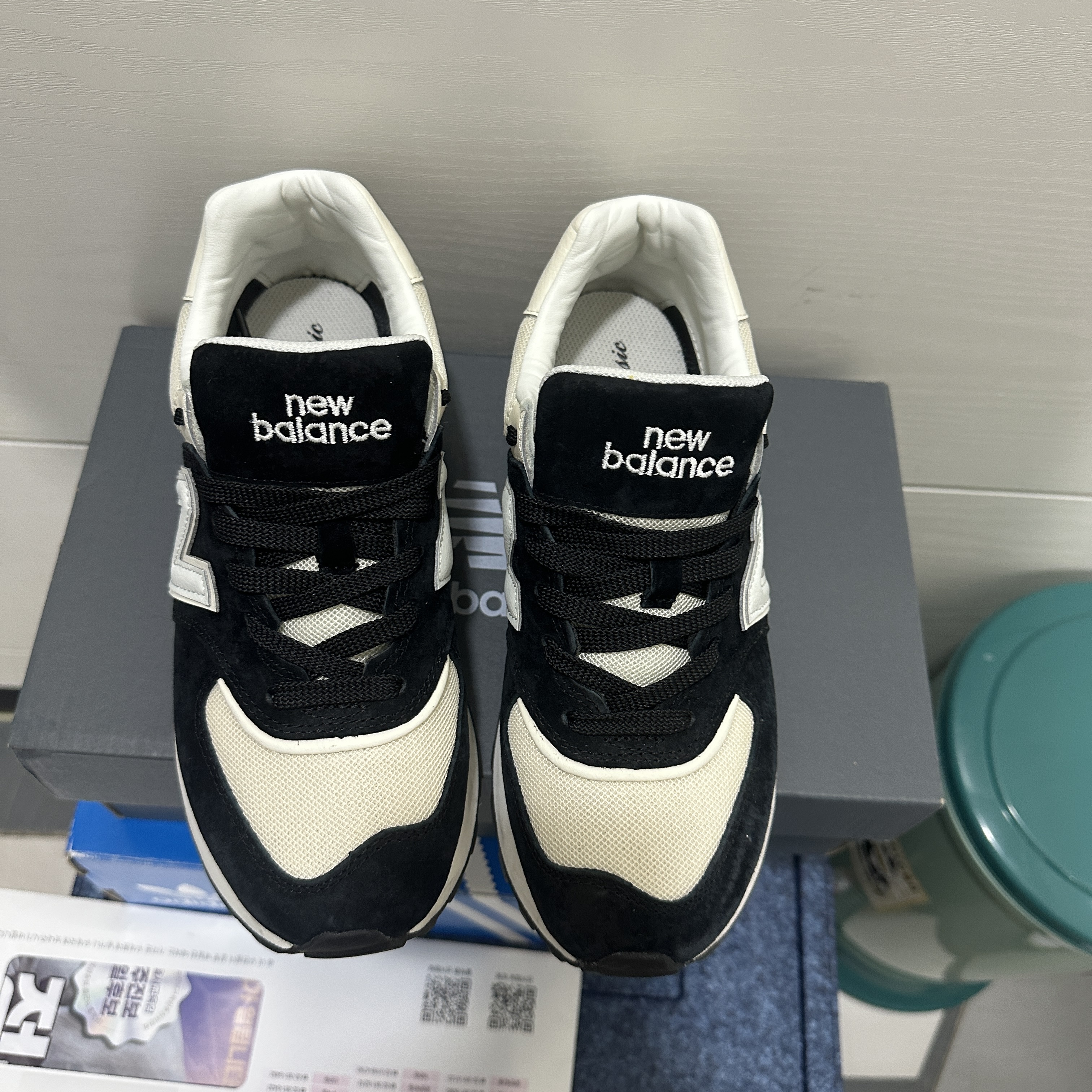 New Balance 574 Legacy Black Angora 착용 스타일 - 1