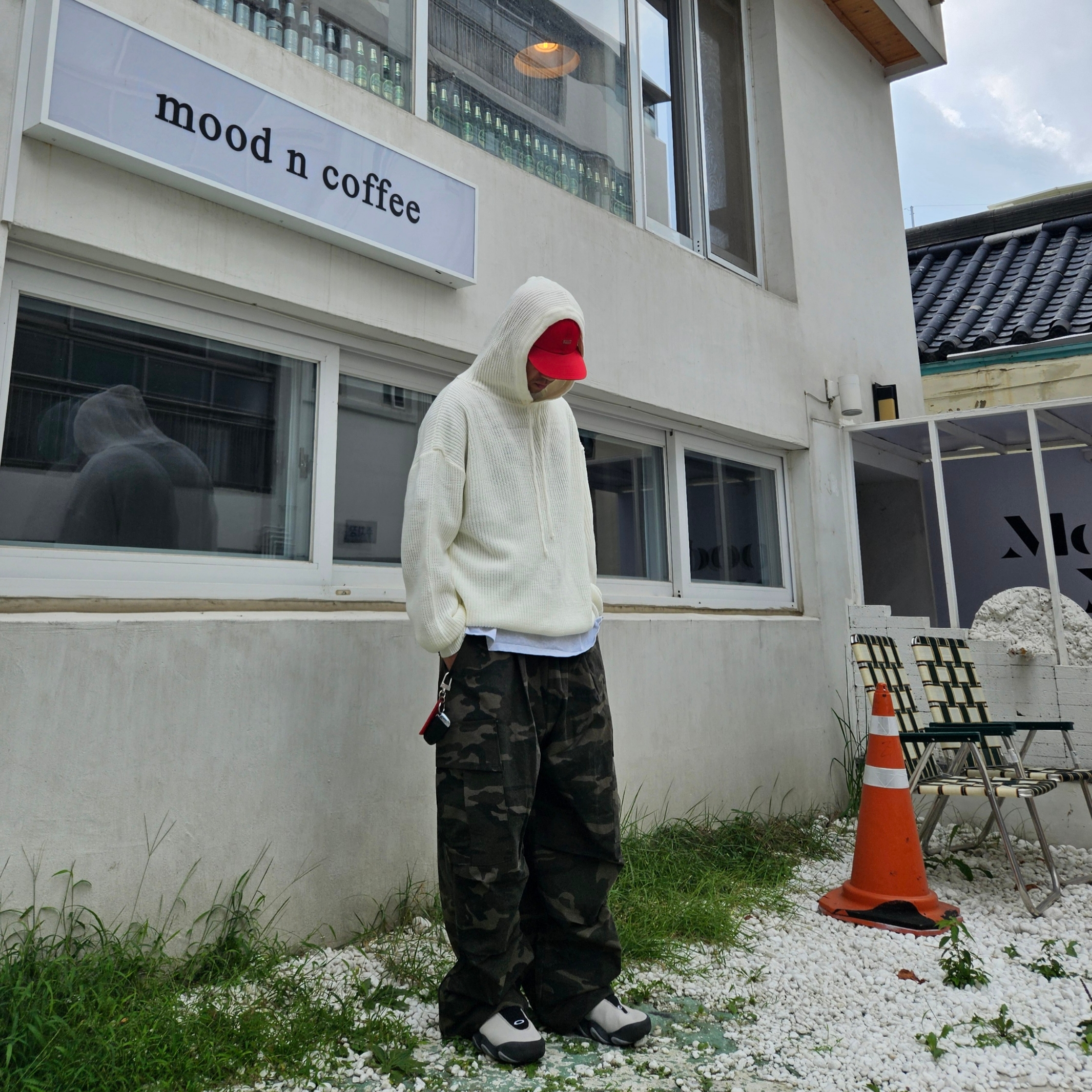 Supreme Enamel Logo 6-Panel Red - 23FW, Oakley Factory Team x Brain Dead Flesh White Birch 착용 스타일