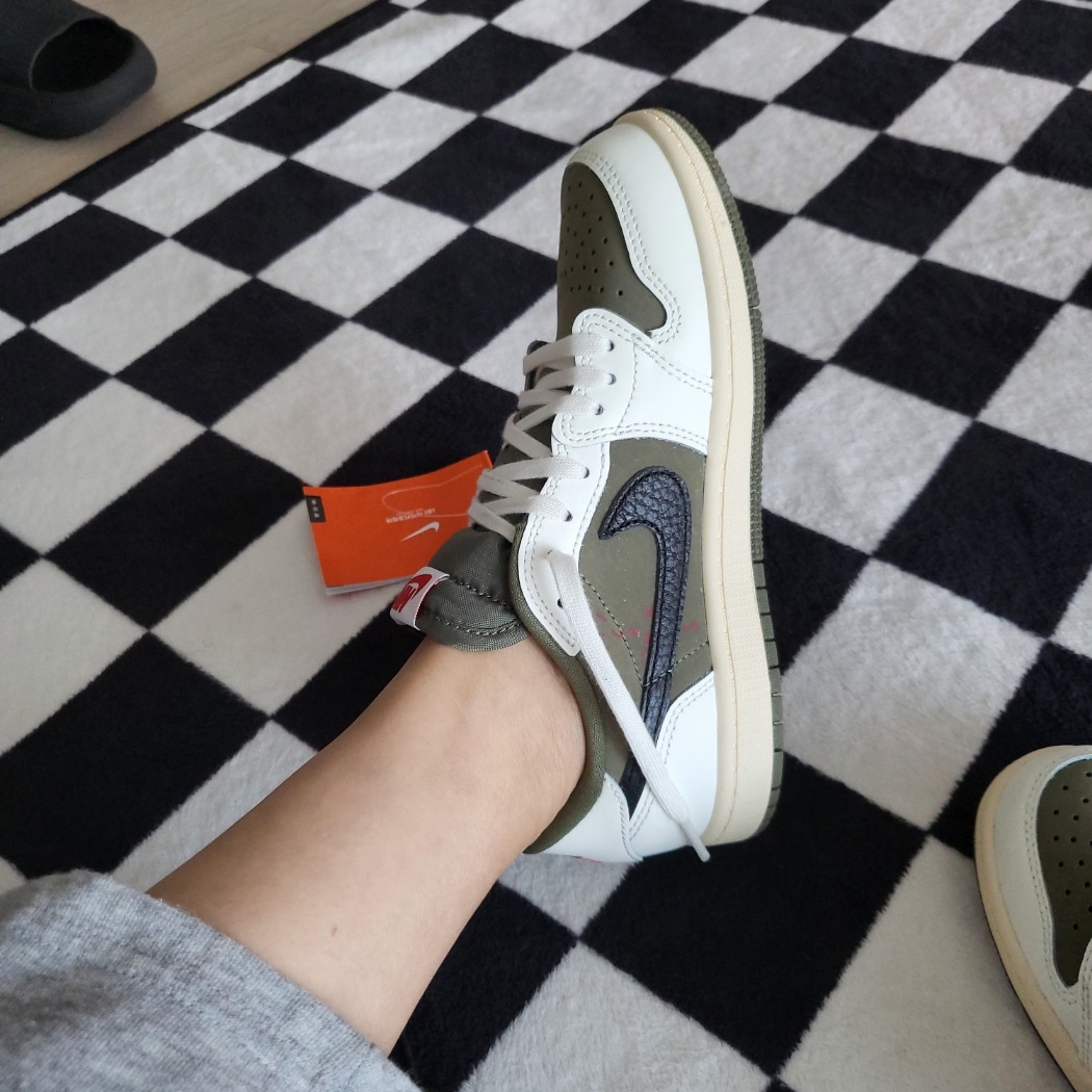 (PS) Jordan 1 x Travis Scott Retro Low OG SP Reverse Olive 착용 스타일