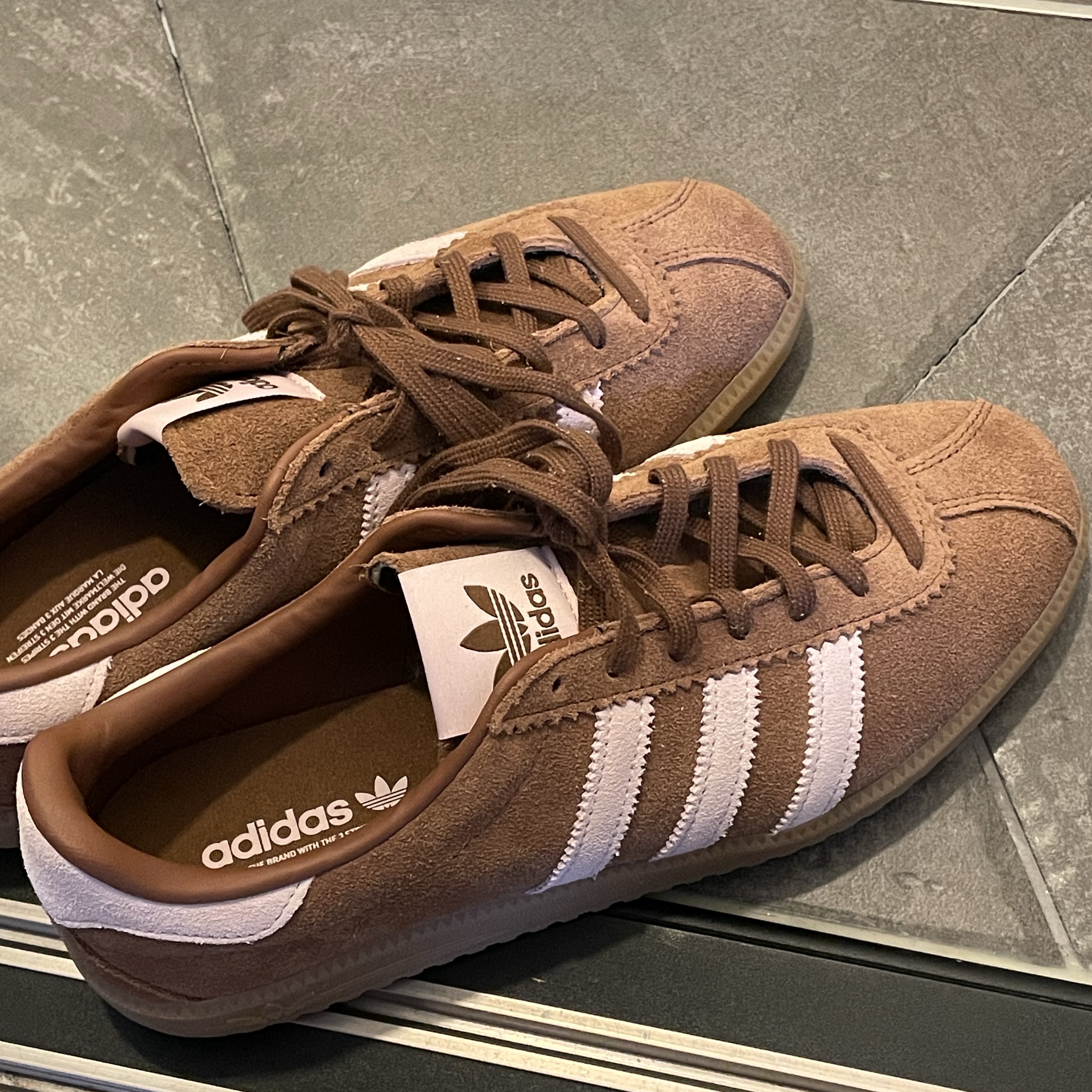 (W) Adidas Bermuda Preloved Brown 착용 스타일