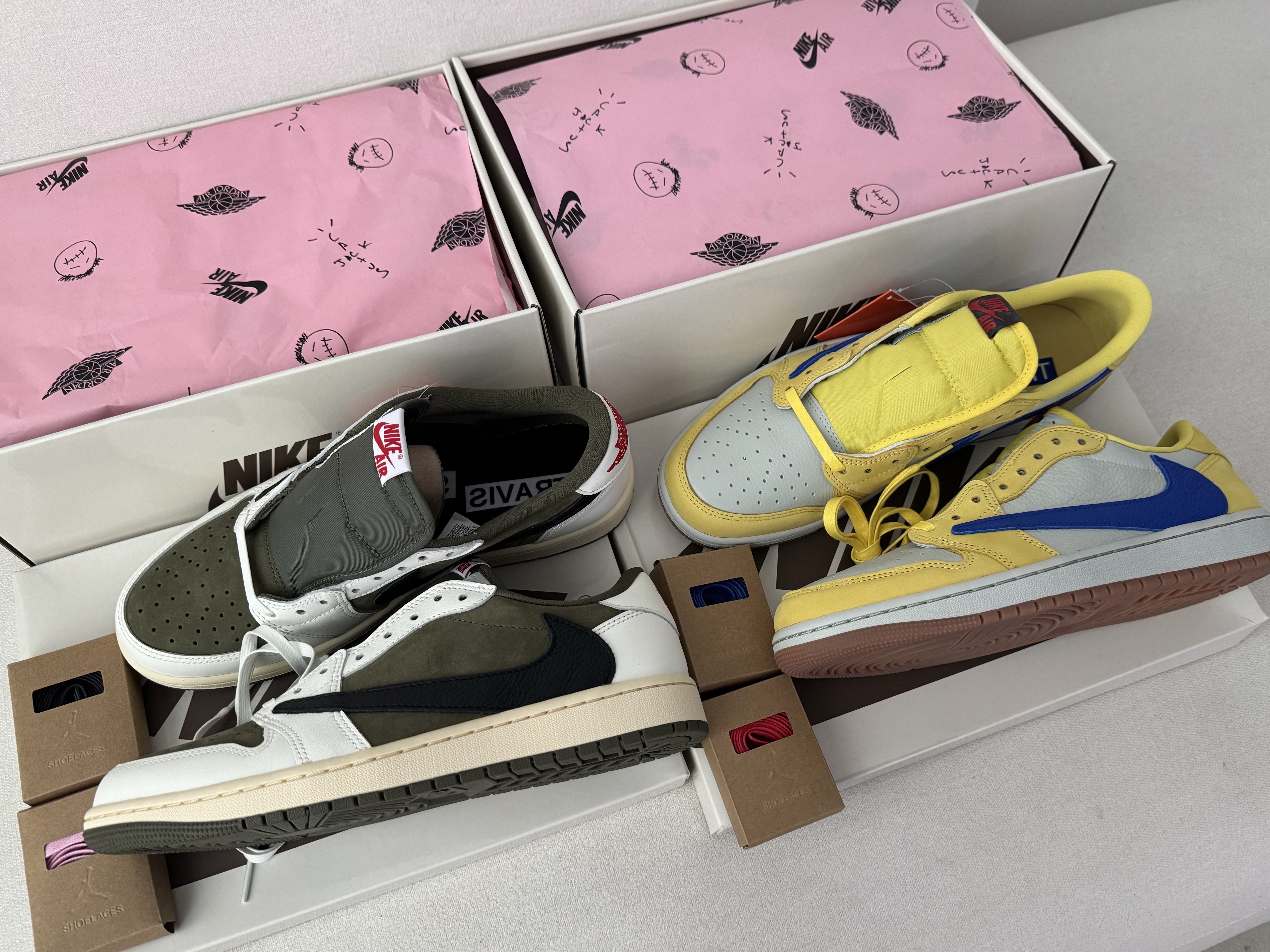 Jordan 1 x Travis Scott Retro Low OG SP Reverse Olive, (W) Jordan 1 x Travis Scott Retro Low OG SP Canary 착용 스타일