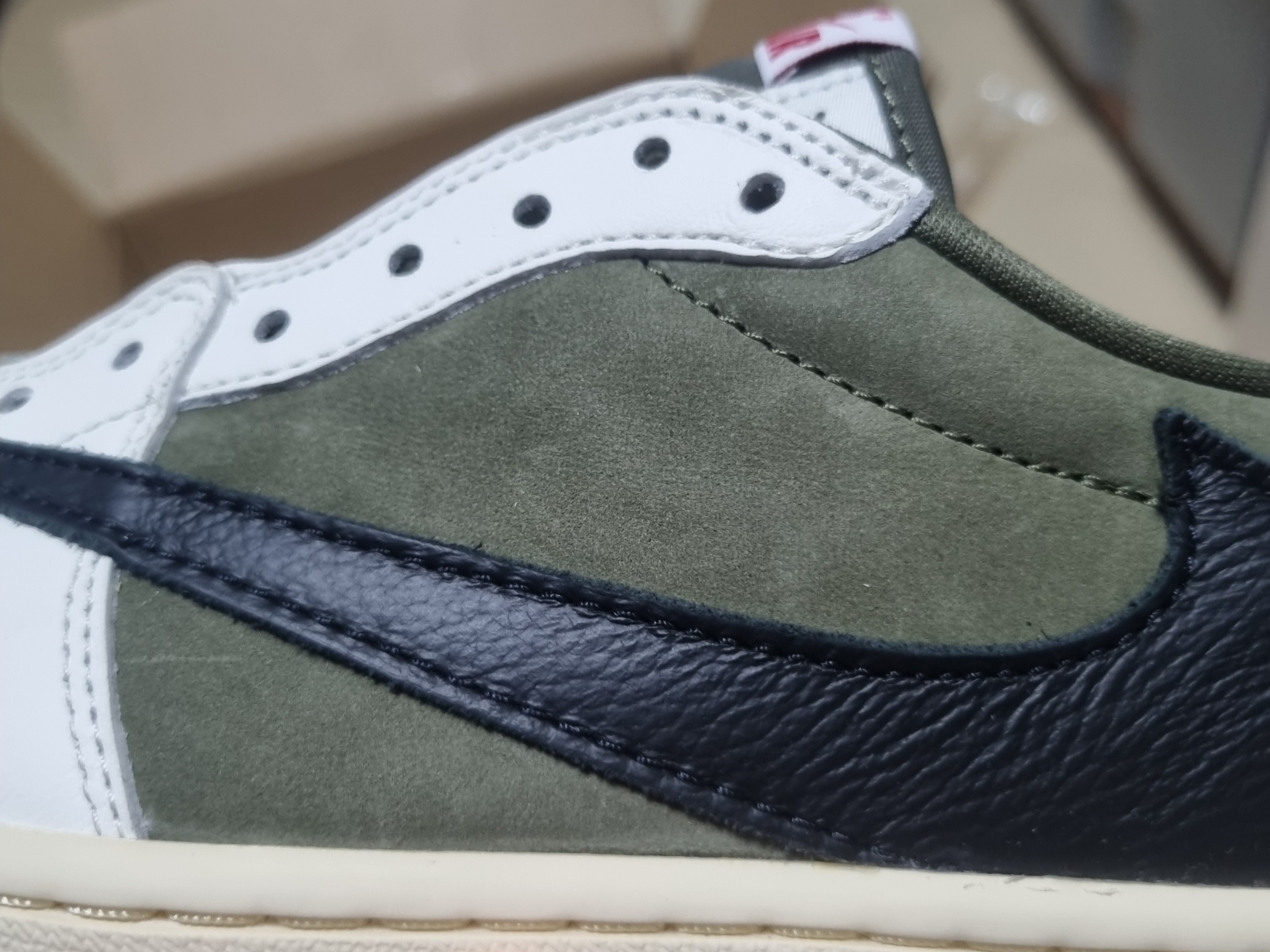 Jordan 1 x Travis Scott Retro Low OG SP Reverse Olive 착용 스타일