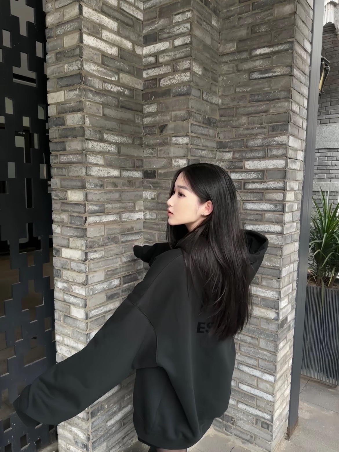 Essentials The Core Collection Hoodie Stretch Limo 착용 스타일