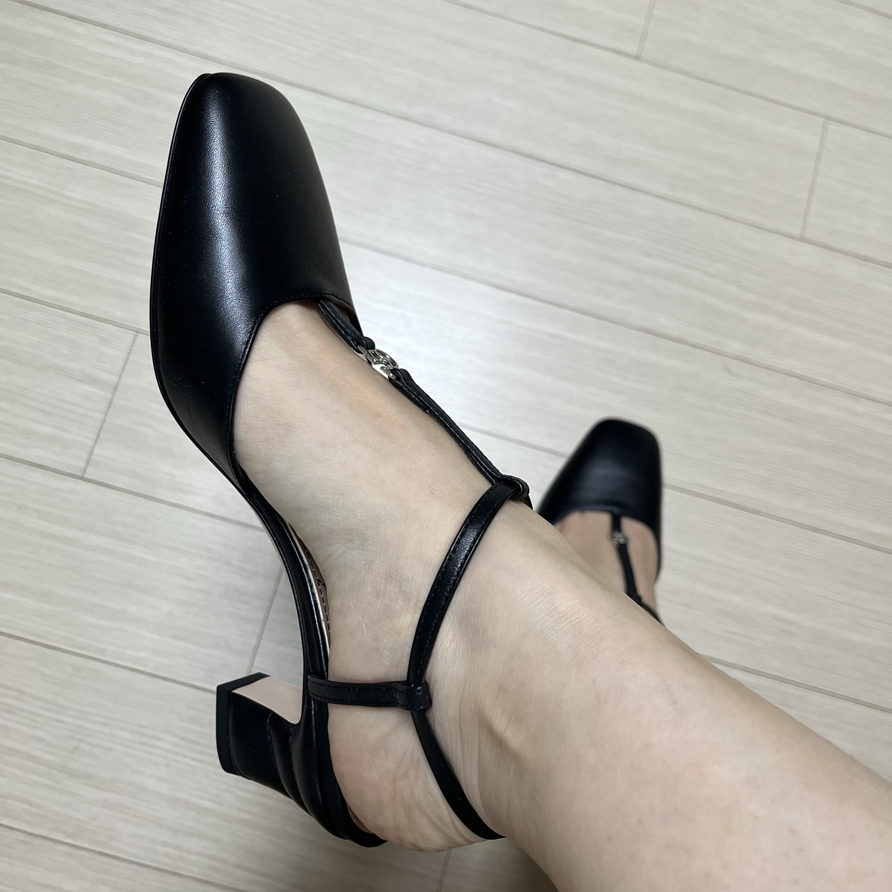 (W) Gucci Petite GG Slingback Pump Black Leather 착용 스타일 - 2
