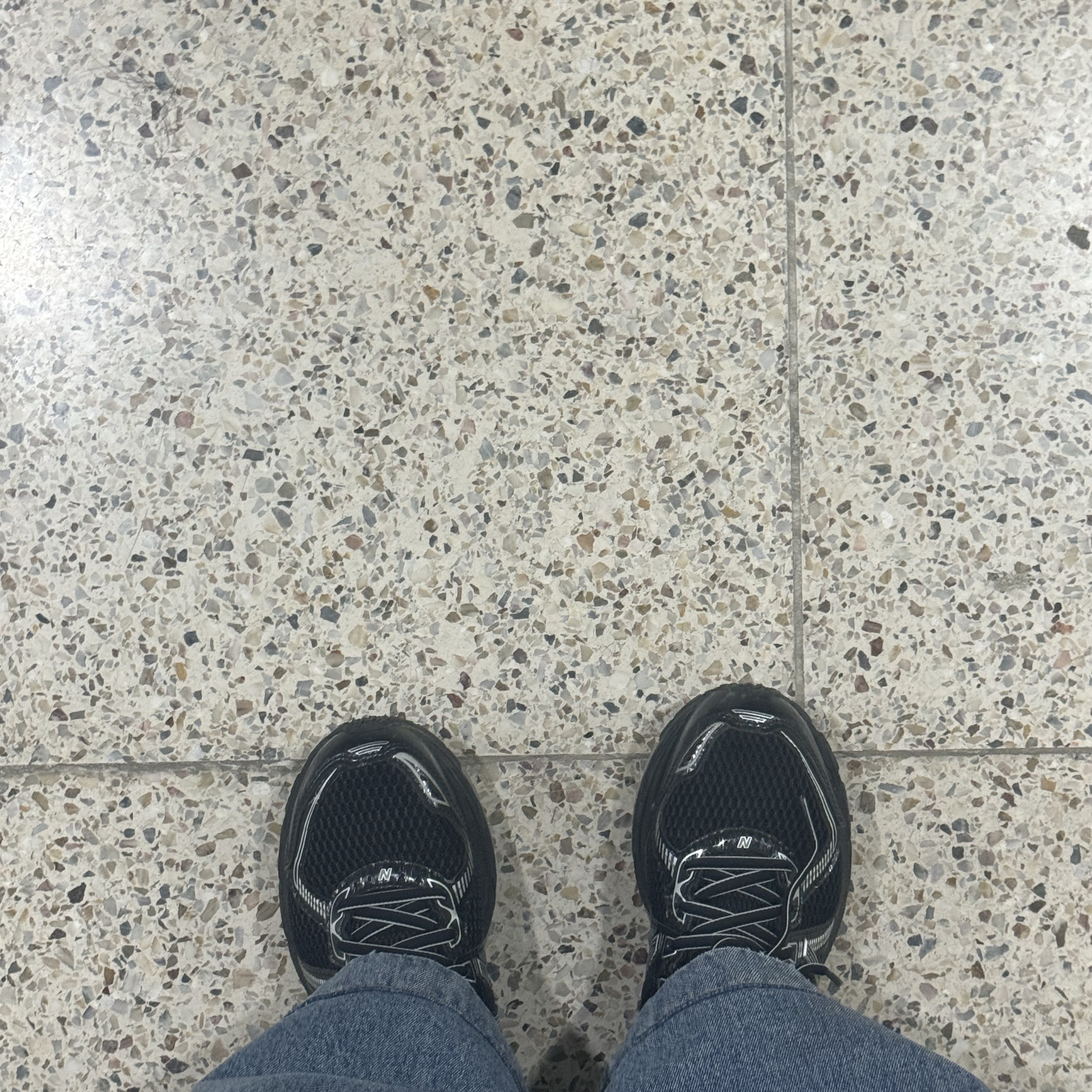 New Balance 860v2 Black Grey 착용 스타일