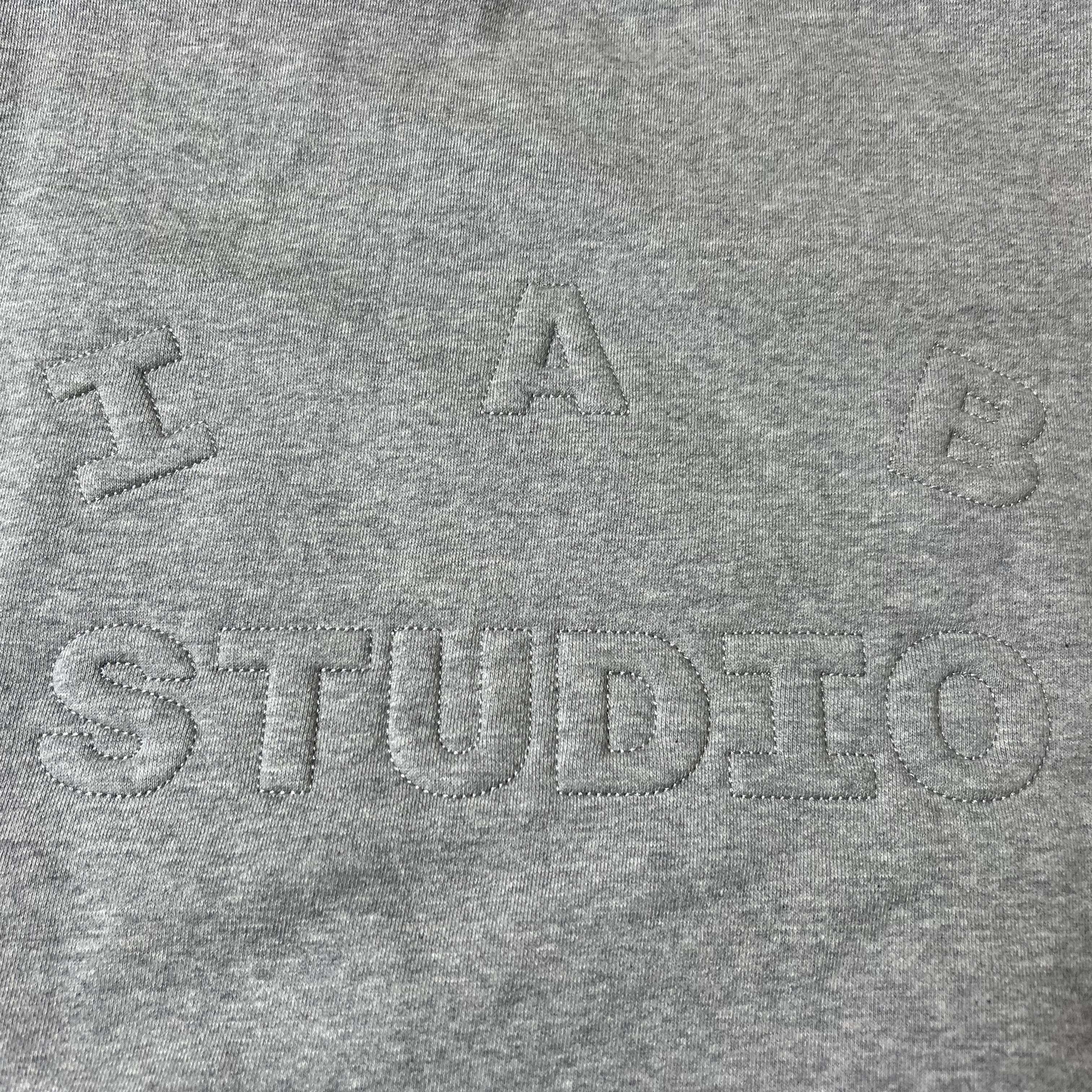 IAB Studio Embossed Sweatshirt Gray 착용 스타일 - 4