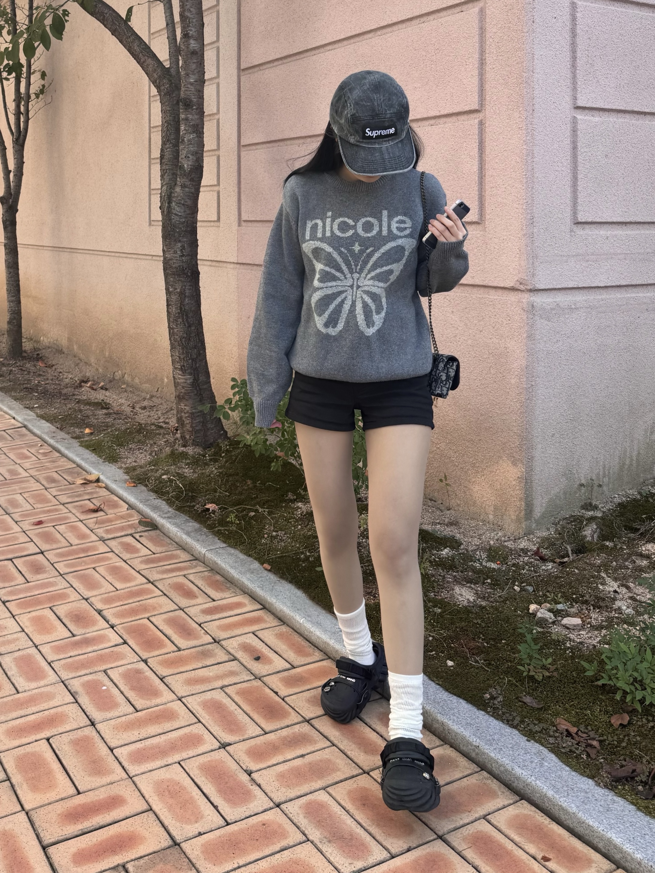 Supreme Coated Denim Camp Cap Black - 24SS, Crocs x Feng Chen Wang Echo Clog Black 착용 스타일 - 2