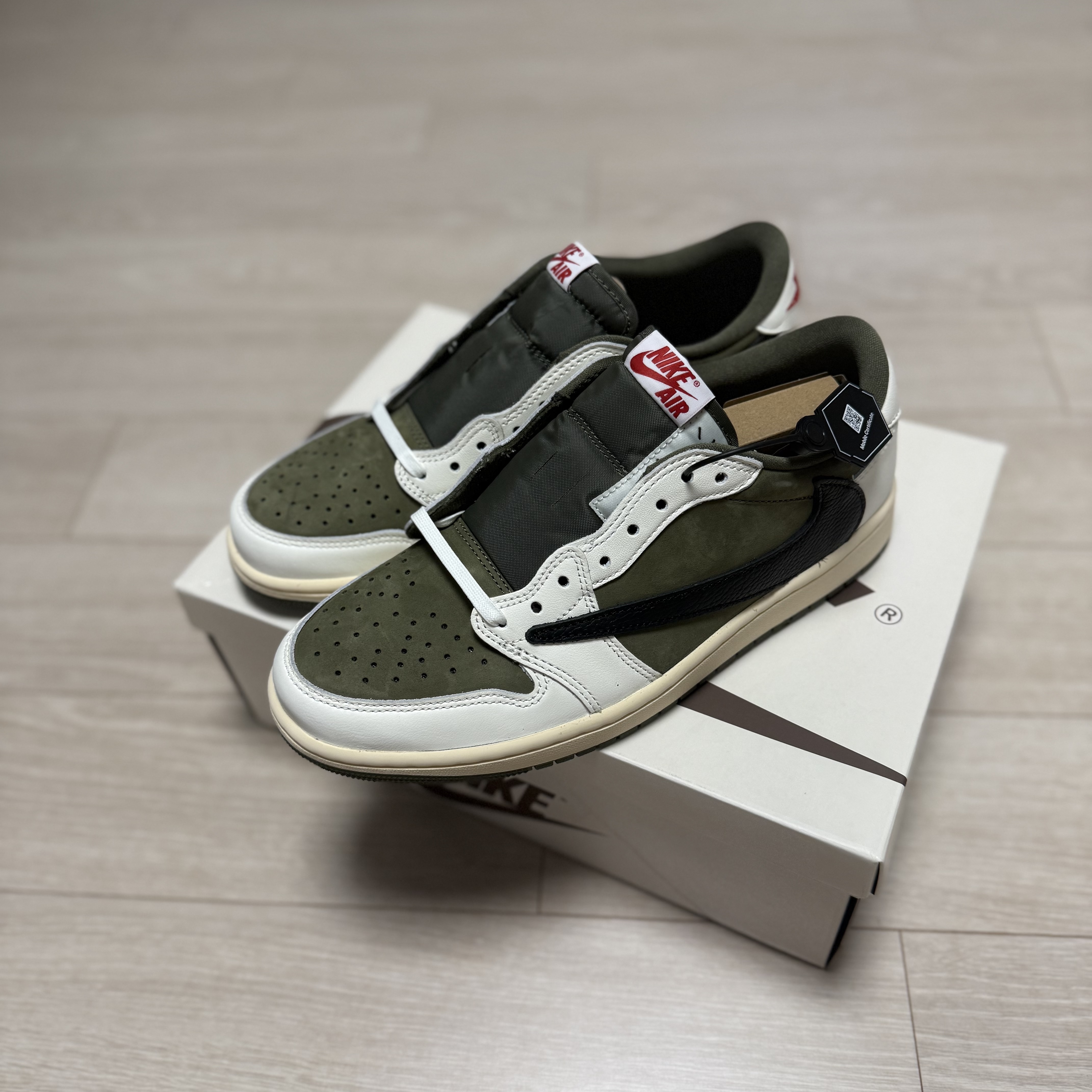 Jordan 1 x Travis Scott Retro Low OG SP Reverse Olive 착용 스타일