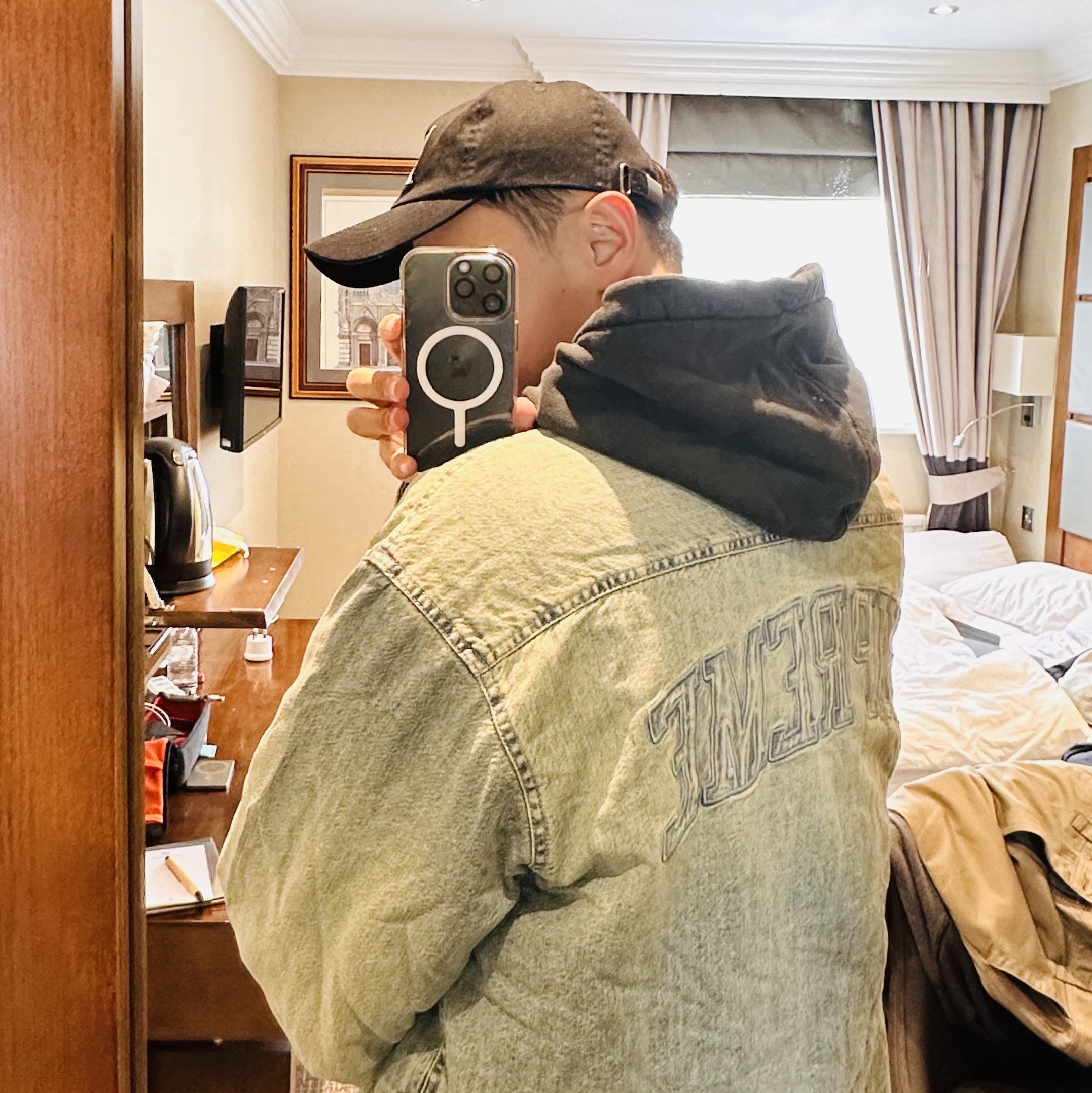 Supreme Faux Shearling Lined Work Shirt Washed Indigo Denim - 24FW 착용 스타일