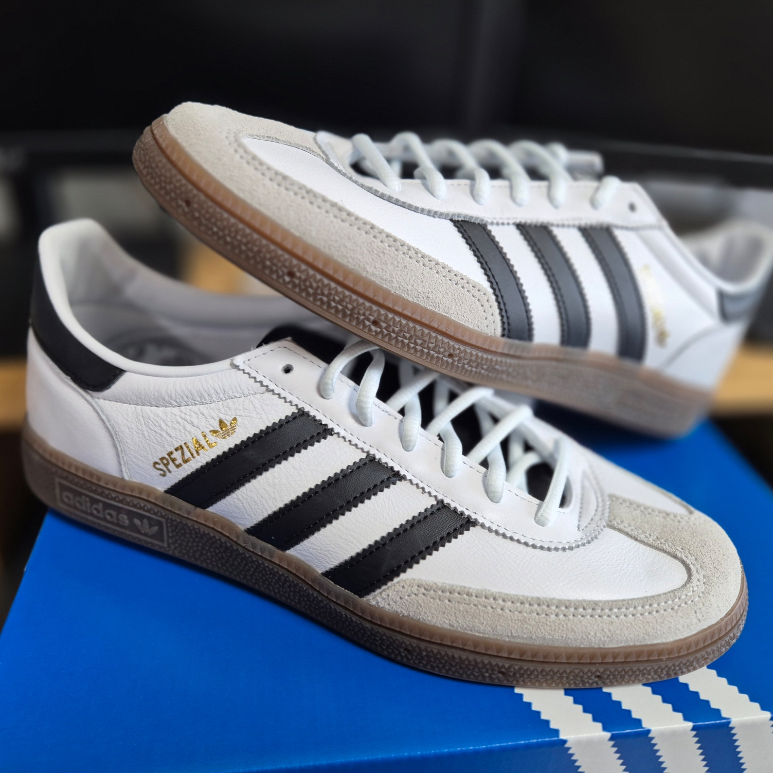 Adidas Spezial Handball White Core Black, Adidas Samba OG Cloud White 착용 스타일