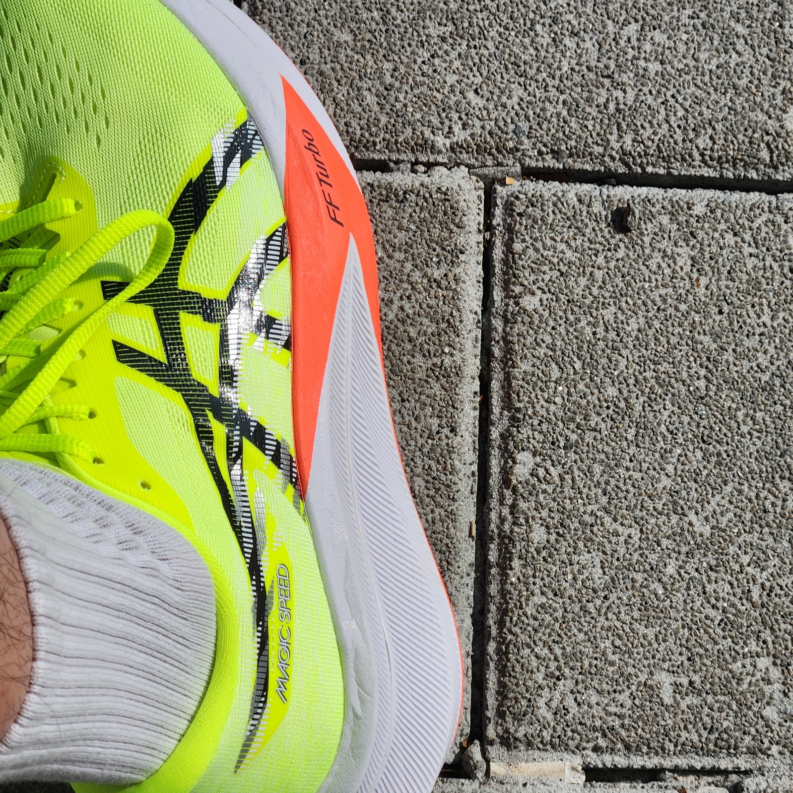 Asics Magic Speed 4 Safety Yellow Black - 2E Wide 착용 스타일