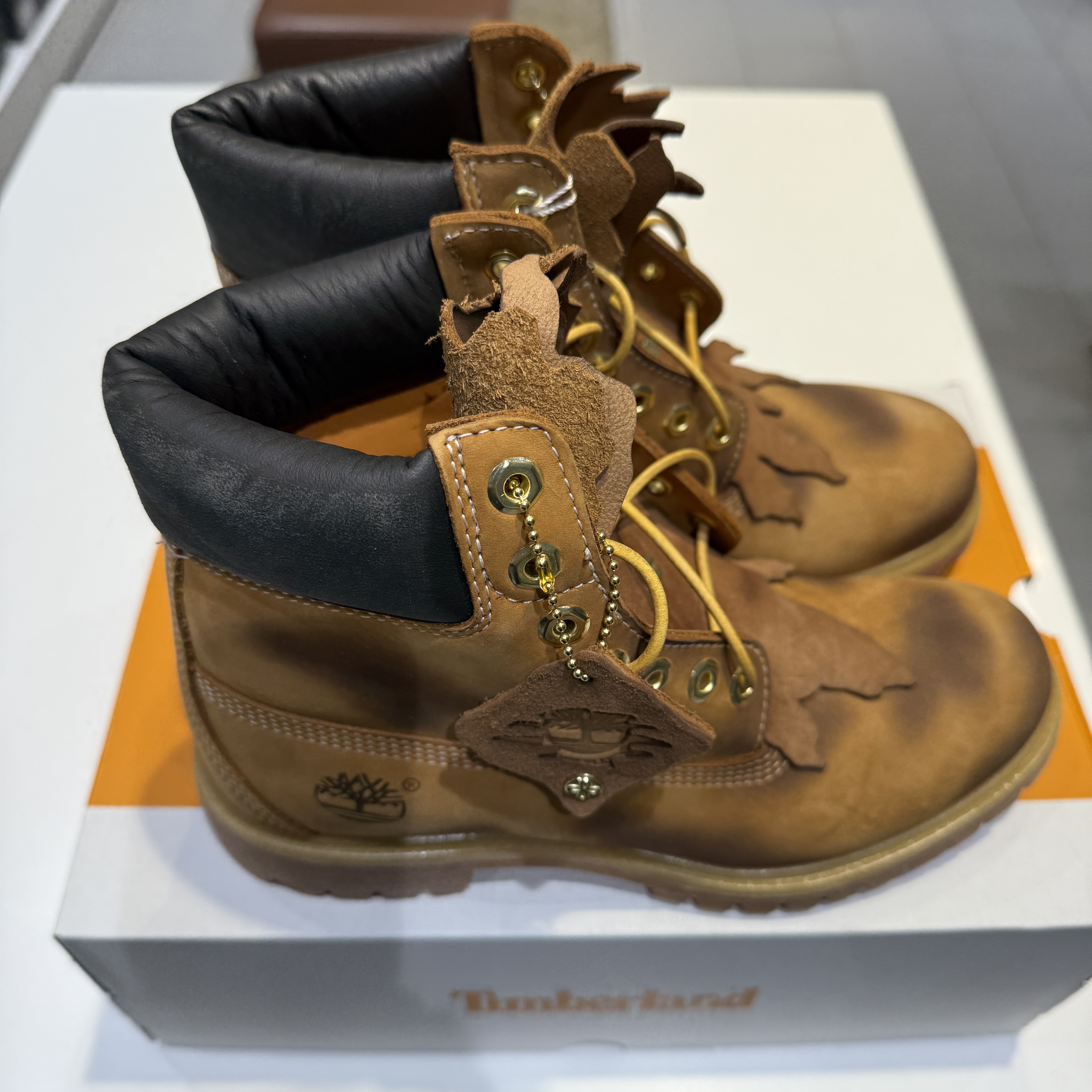 Timberland x Surgery 6 inch Boot Yellow - Wide 착용 스타일 - 4