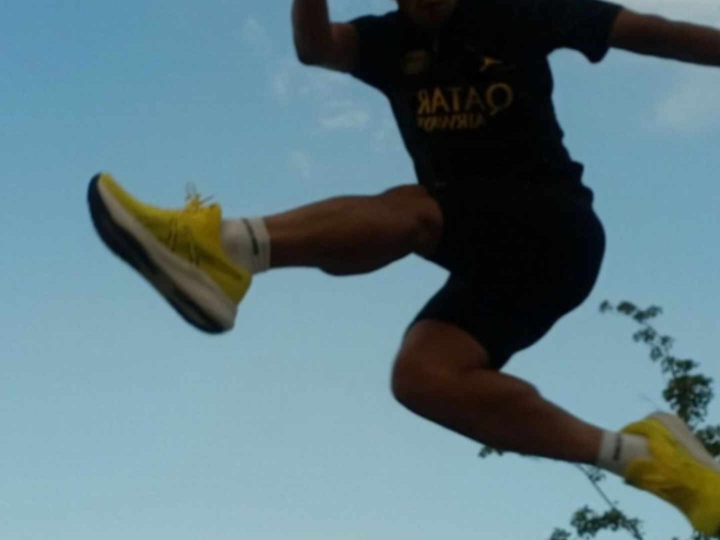 Jordan x Paris Saint-Germain 2022/23 Dri-Fit ADV Match 4th Jersey Black Tour Yellow (Non Marking Ver.), Asics Gel-Pulse 15 Gore-Tex Black Illuminate Green 착용 스타일