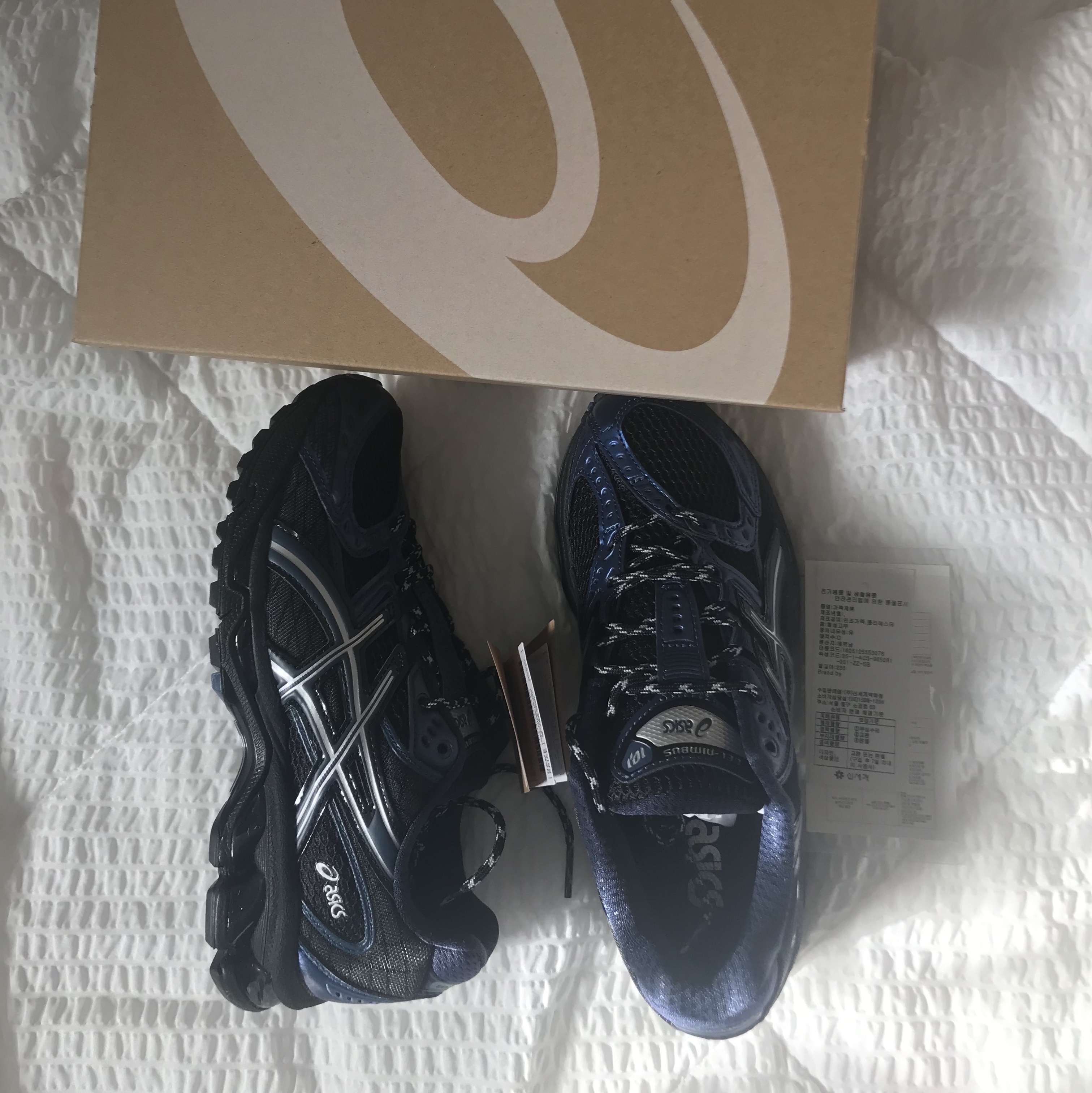 Asics Gel-Nimbus 10.1 Black Grand Shark 착용 스타일 - 3