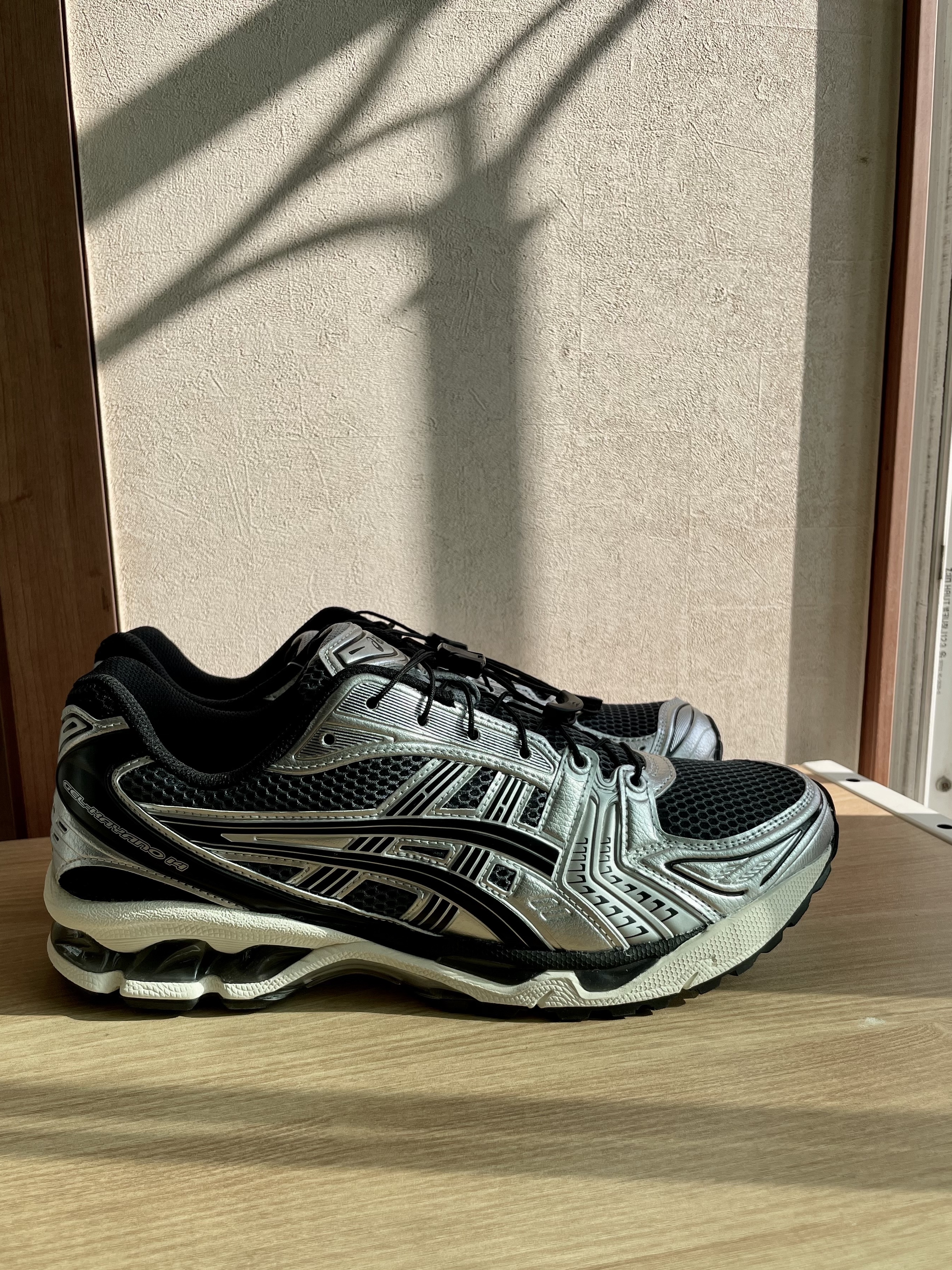 Asics Unlimited Gel-Kayano 14 Carrier Grey Black 착용 스타일 - 2