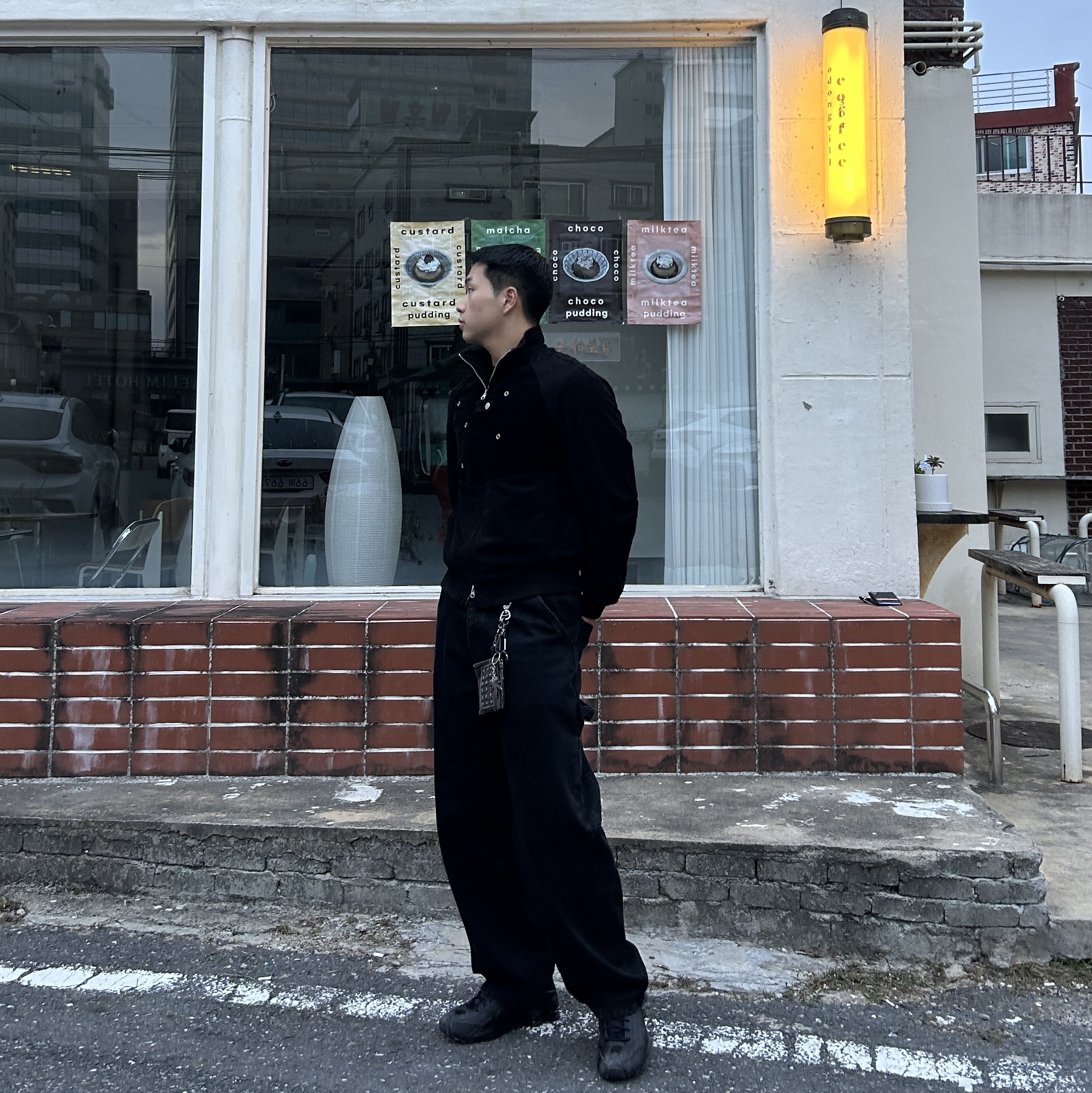 (W) Nike Shox R4 Black, [KREAM 단독] Karactor Patchwork Denim Card Wallet Vintage Blue 착용 스타일 - 2