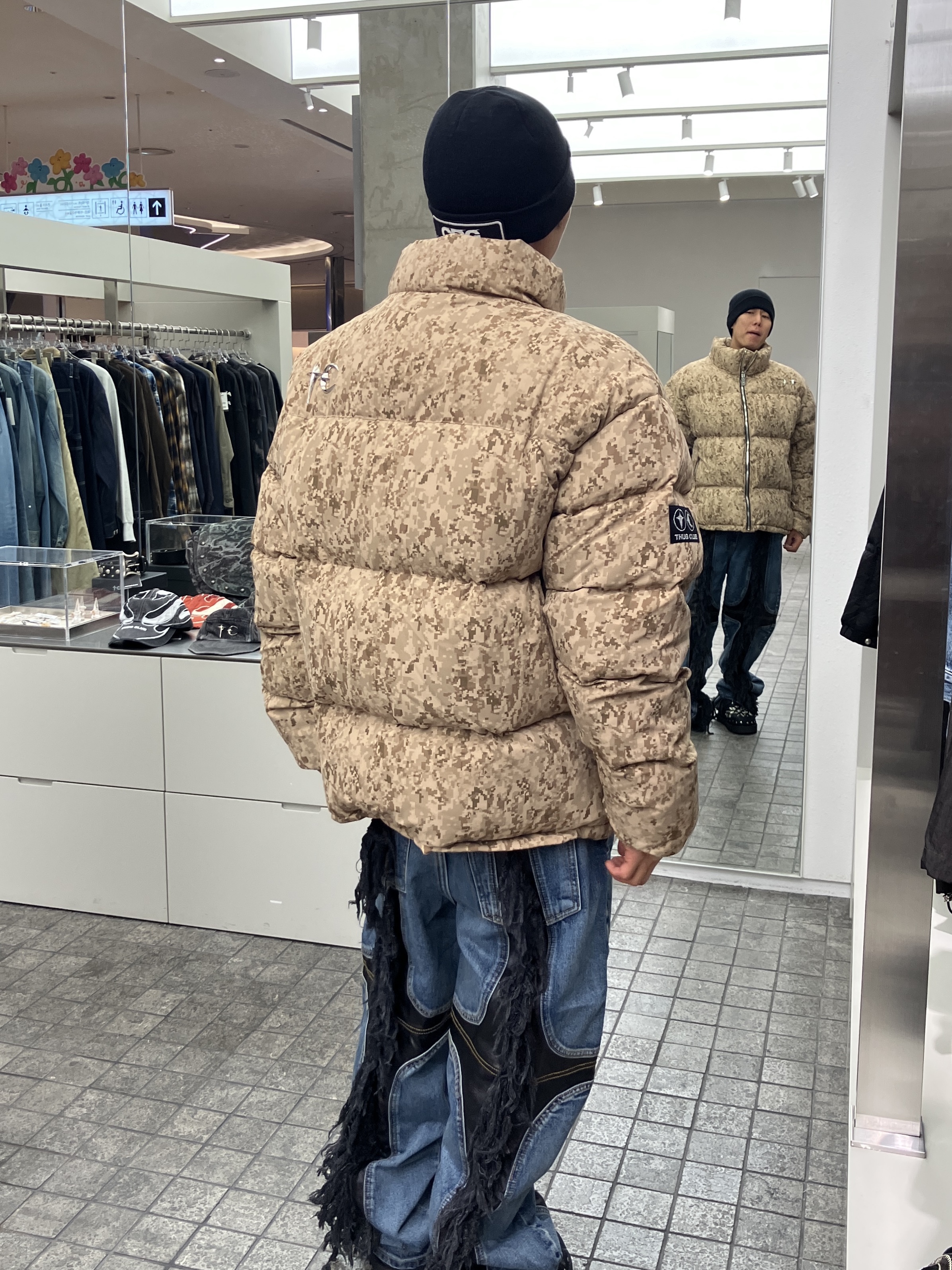 Thug Club Bio Soldier Super Heavy Puffer Jacket Beige - 24FW, Thug Club Mohican Leather Denim Pants Blue Black - 24FW 착용 스타일 - 1