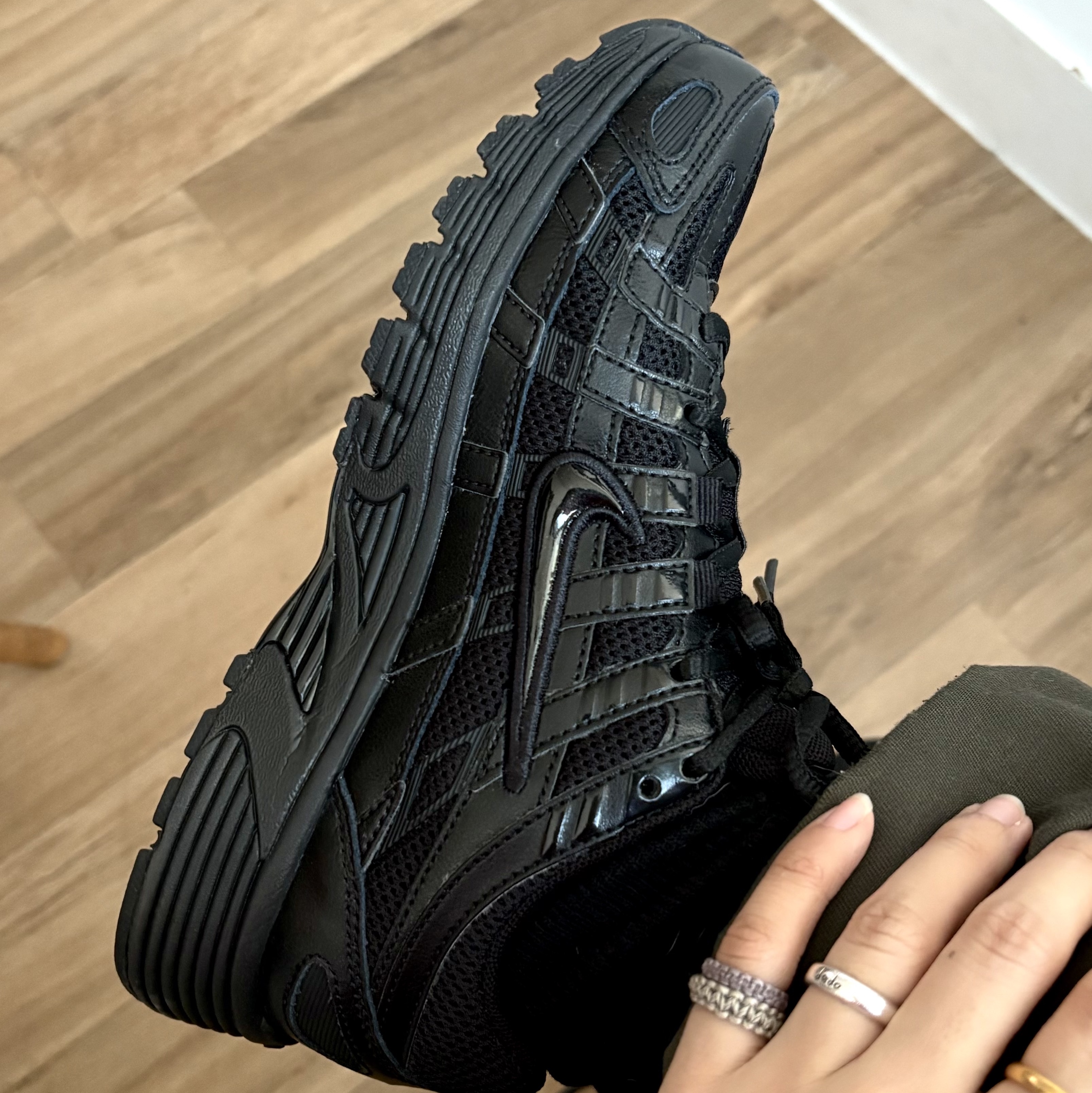 (W) Nike P-6000 Triple Black 착용 스타일 - 2