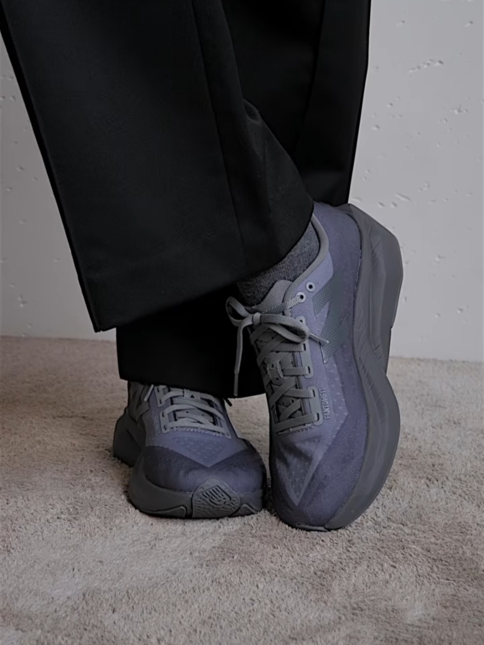 New Balance FuelCell Rebel v4 Dark Grey - 2E Wide, New Balance x Tokyo Design Studio FuelCell Rebel v4 Vintage Indigo - D Standard 착용 스타일