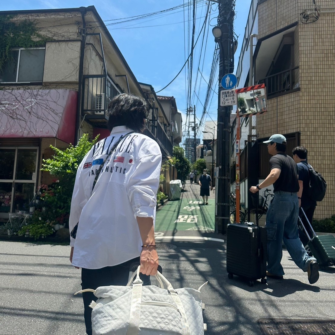 Palace x Gap Oxford Drop Shoulder White - 24SS 착용 스타일 - 3