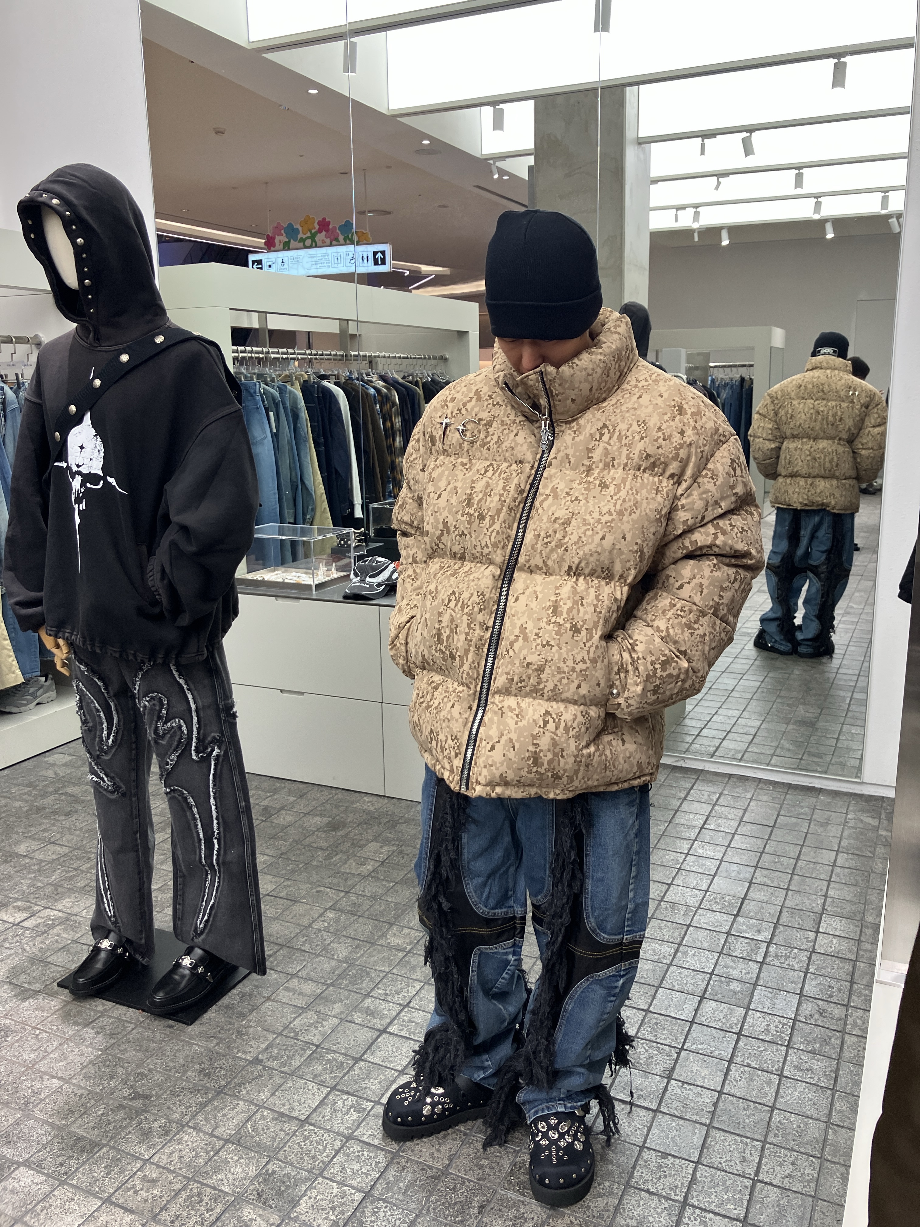 Thug Club Bio Soldier Super Heavy Puffer Jacket Beige - 24FW, Thug Club Mohican Leather Denim Pants Blue Black - 24FW 착용 스타일 - 2
