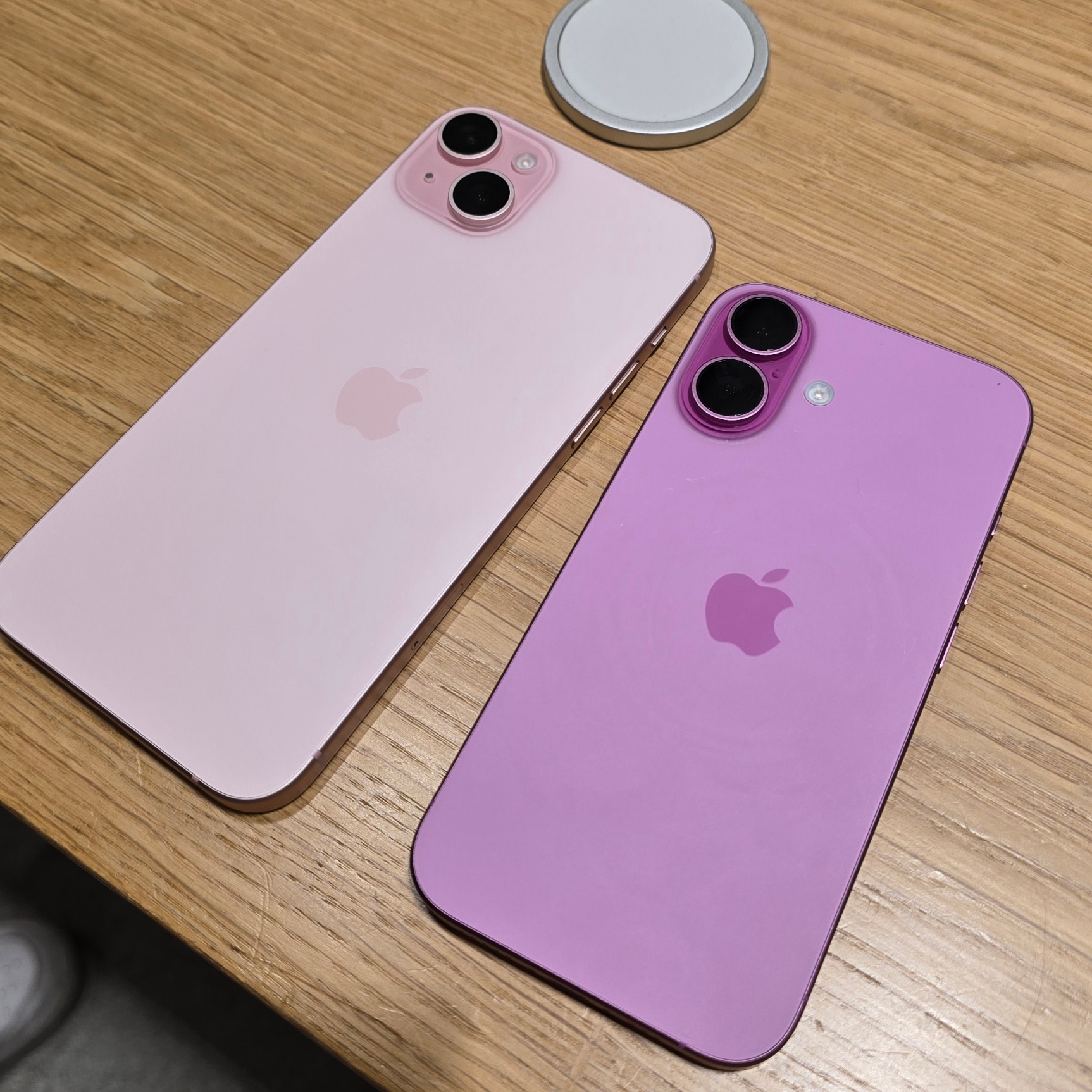 Apple iPhone 16 128GB Pink 착용 스타일