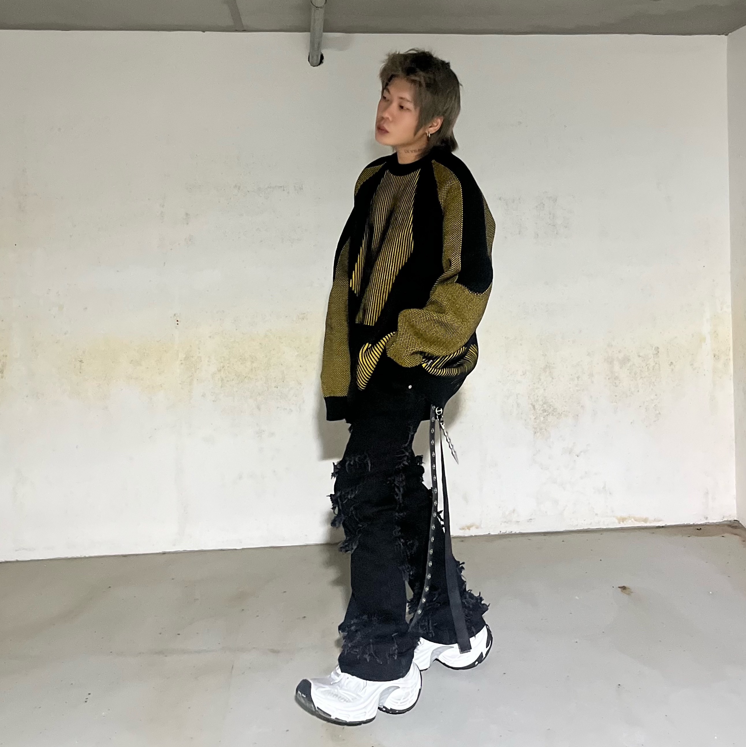Balenciaga 10XL Sneakers White Grey Silver Black, Ajobyajo Paneled Mixed Knit Sweater Black 착용 스타일 - 4
