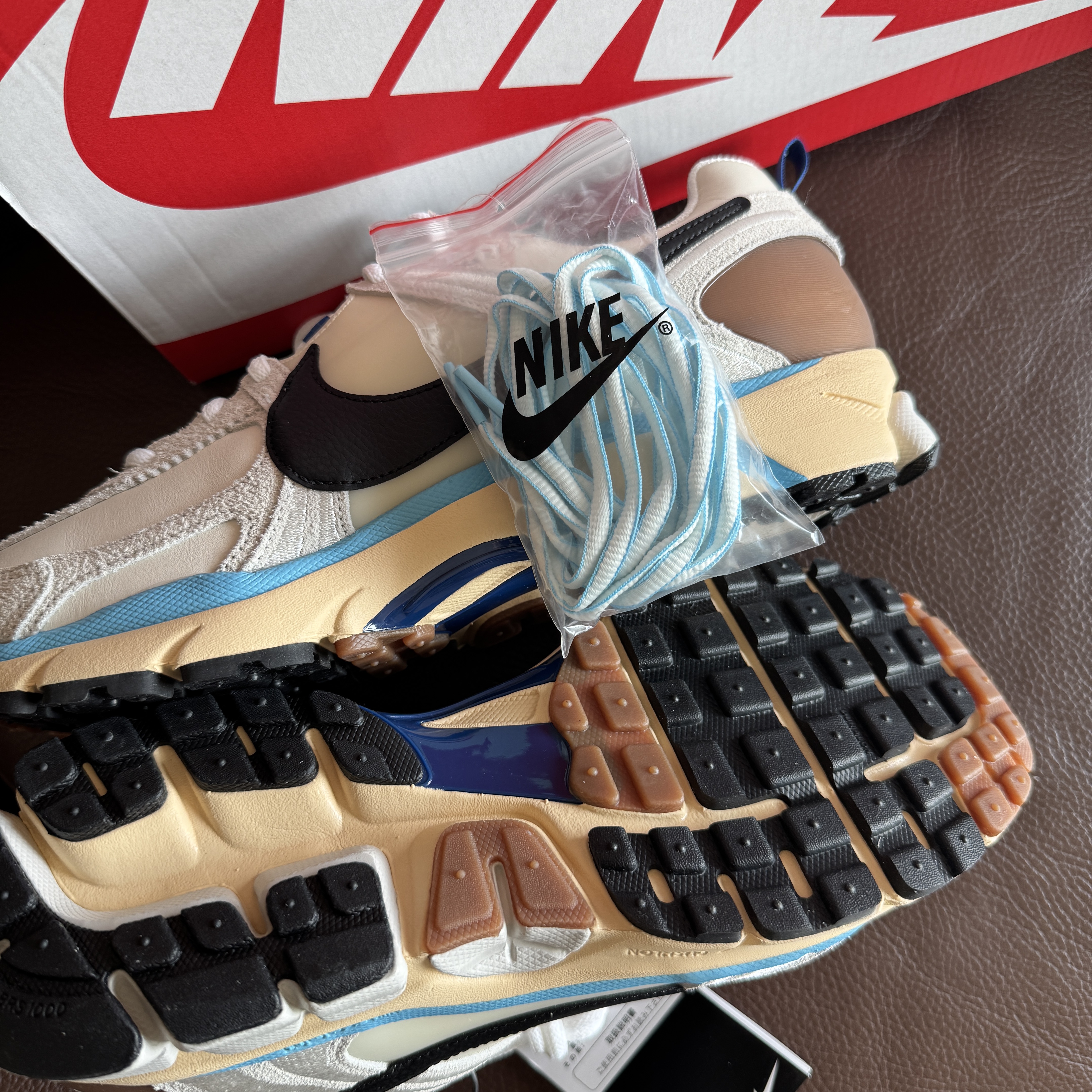 (W) Nike Zoom Vomero 5 PRM Designed by Japan 착용 스타일 - 1