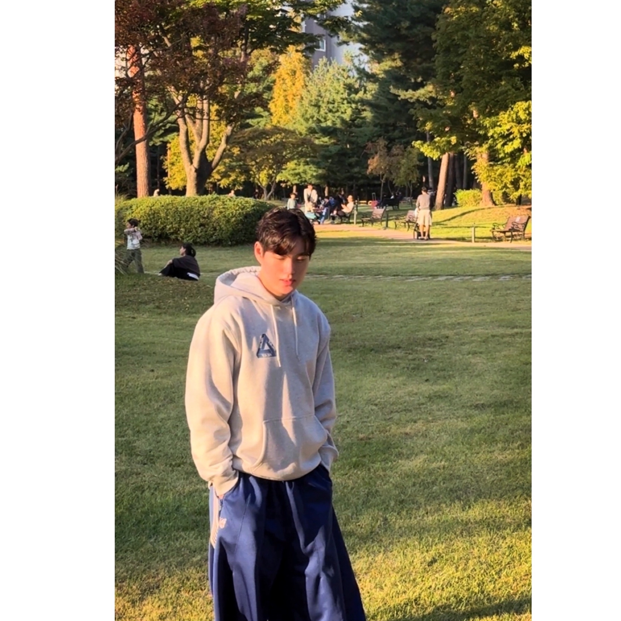 Needles H.D. Track Pants Poly Smooth Royal, Palace Bit Grippy Tri-Ferg Hood Grey Marl - 24SS 착용 스타일 - 2