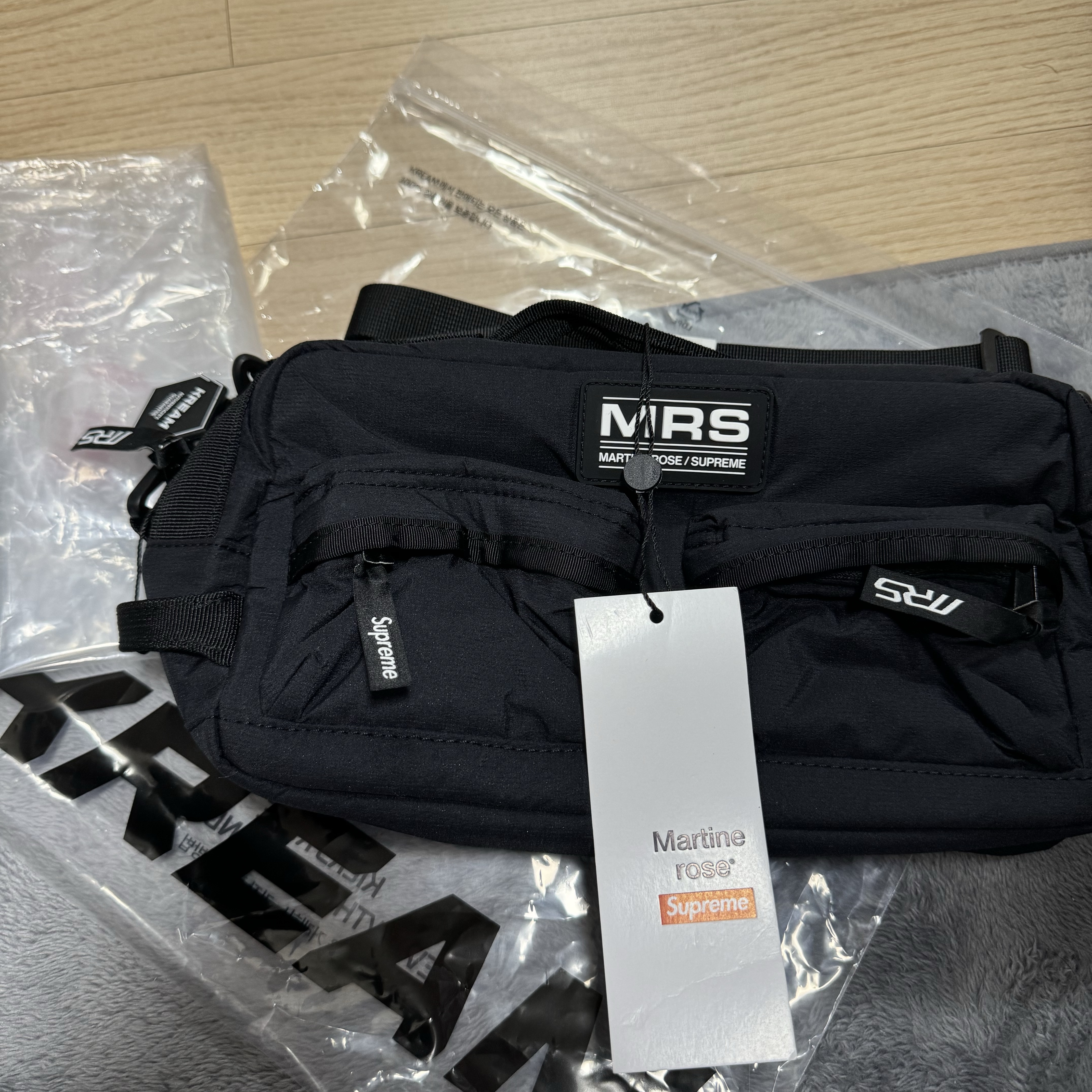 Supreme x Martine Rose Mini Duffle Bag Black - 24FW 착용 스타일