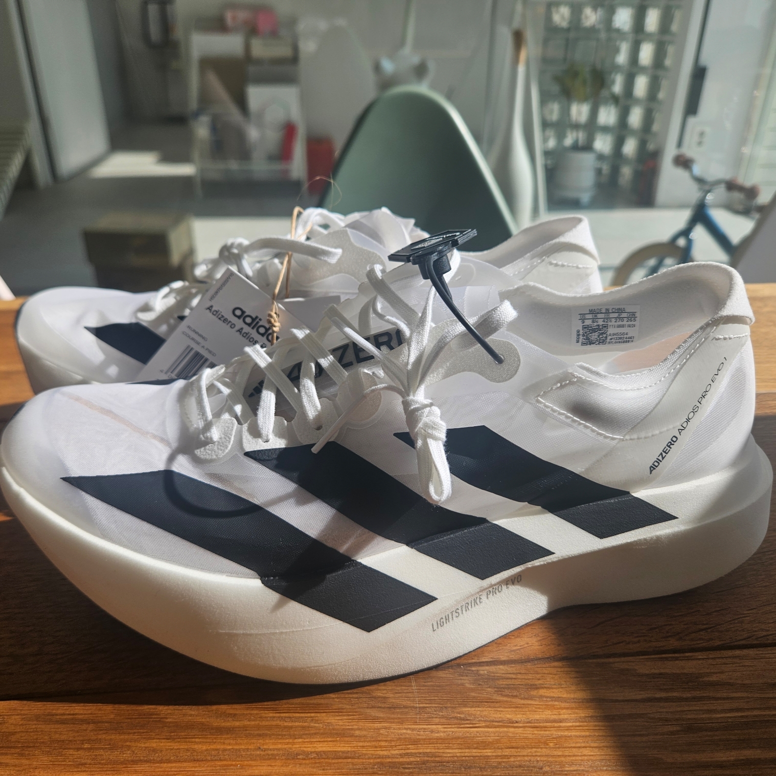 Adidas Adizero Adios Pro EVO 1 White Black 착용 스타일 - 2