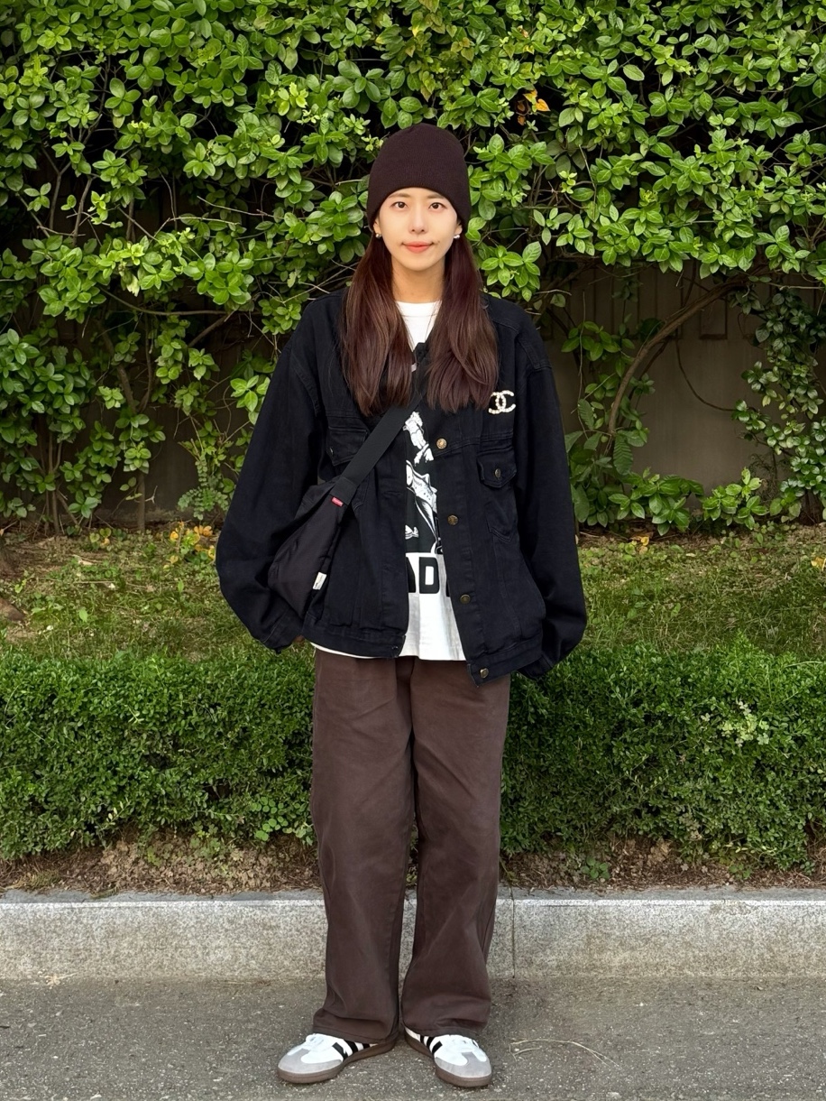 Human Made Graphic T-Shirt #14 White, Adidas Samba Vegan White Black 착용 스타일 - 1