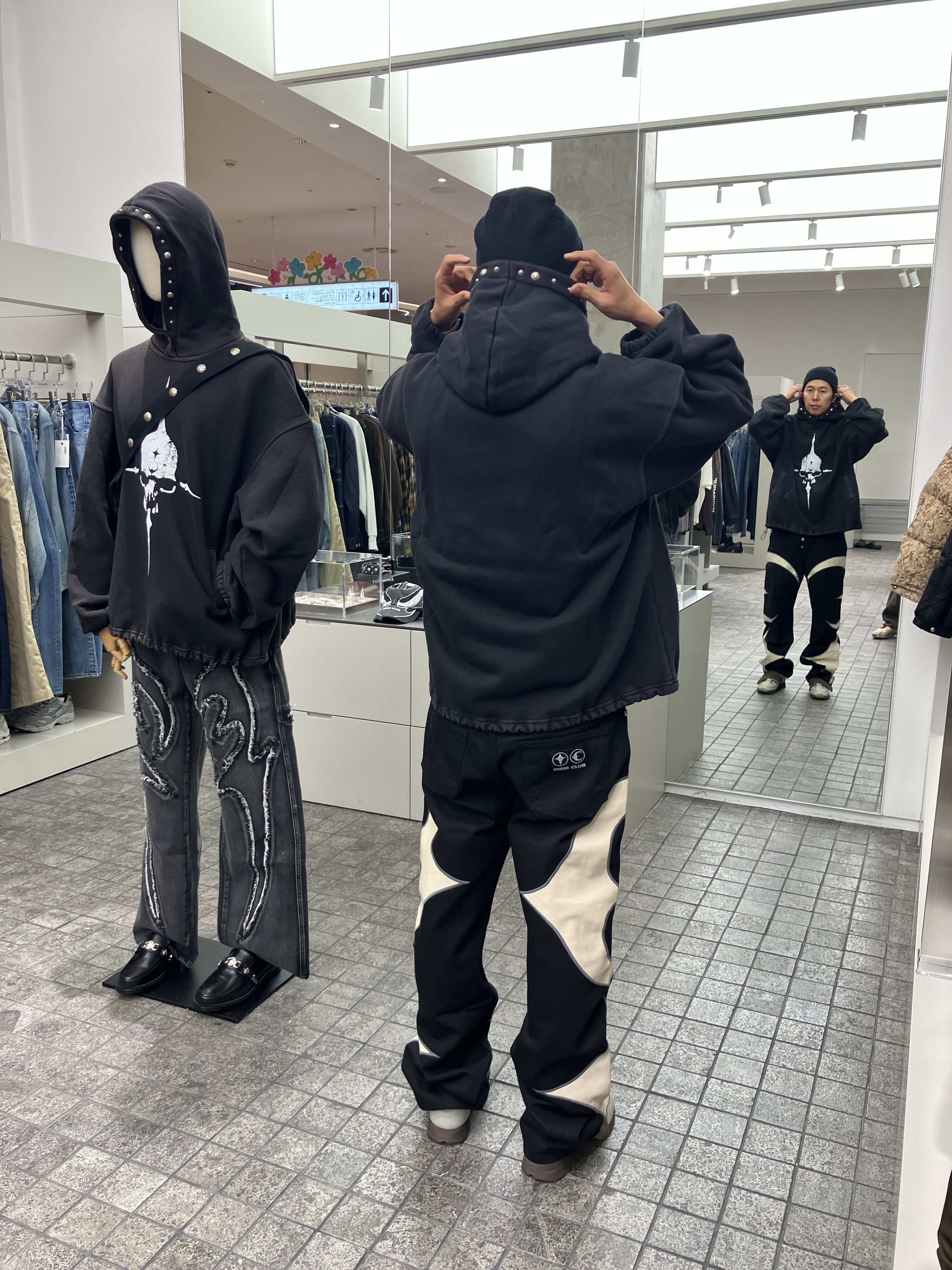 Thug Club Peace Stud Hoodie Red - 24FW, Thug Club TC Leather Washing Denim Pants Black White - 24FW 착용 스타일 - 3
