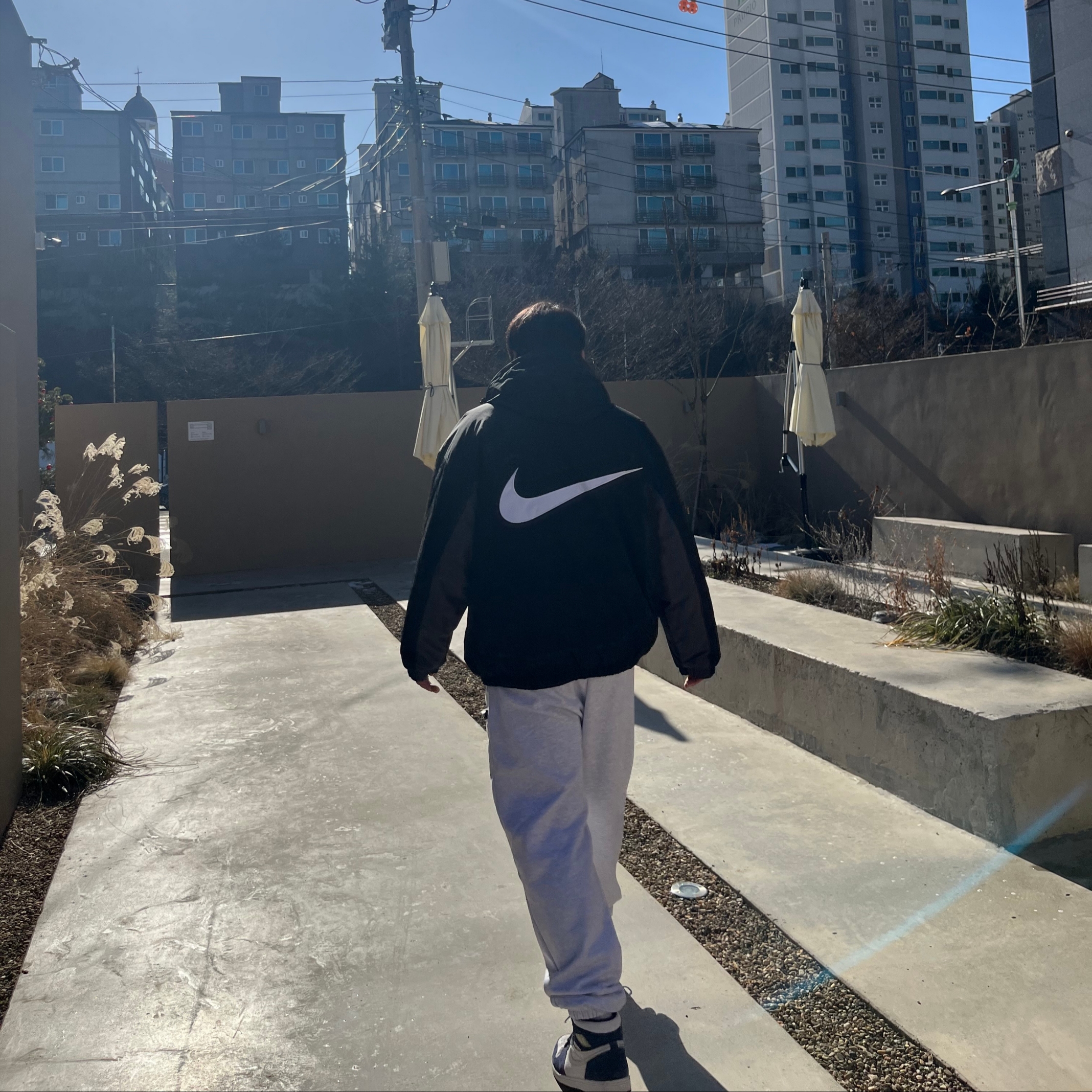 Nike Solo Swoosh Puffer Black - Asia, IAB Studio Sweatpants Light Gray 착용 스타일