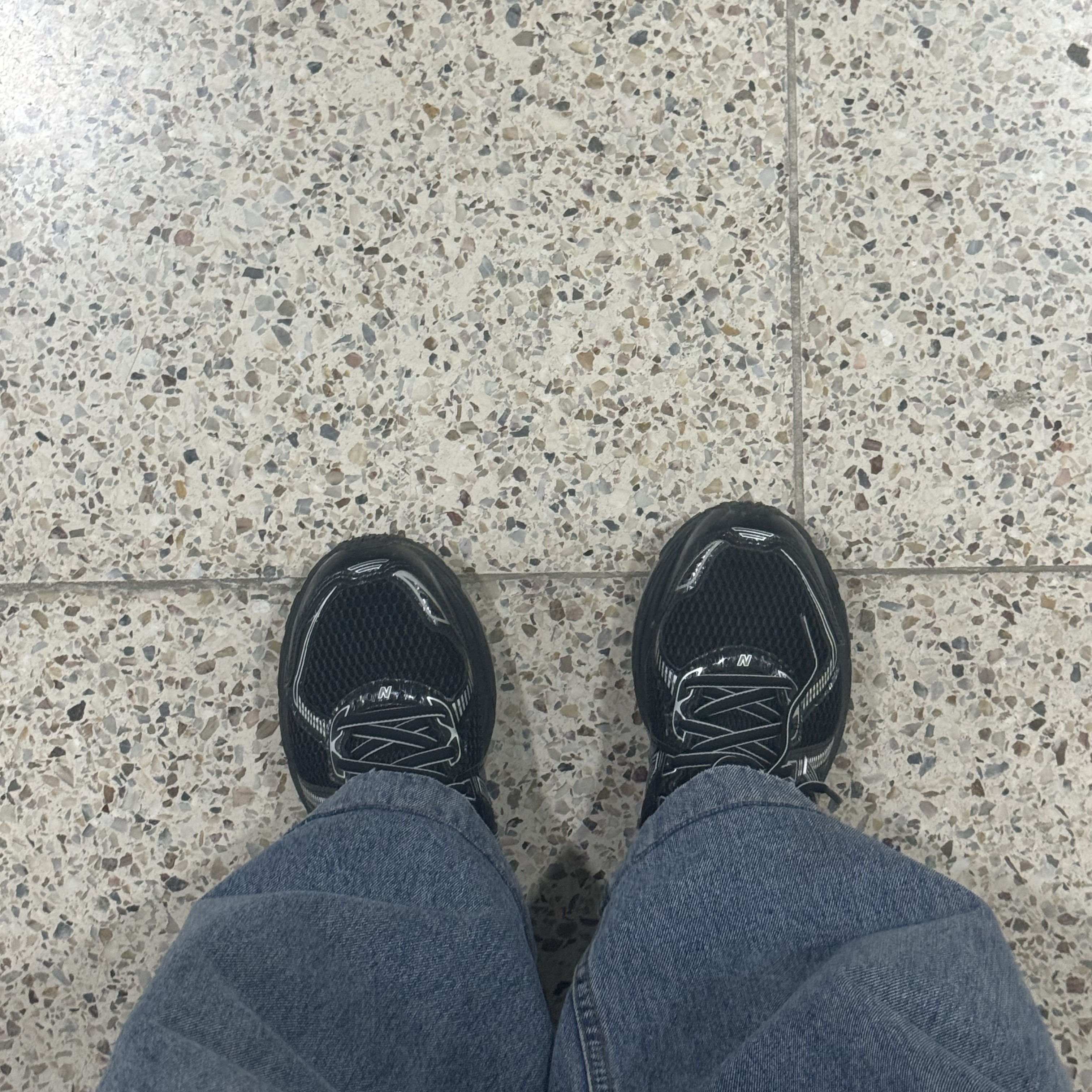 New Balance 860v2 Black Grey 착용 스타일
