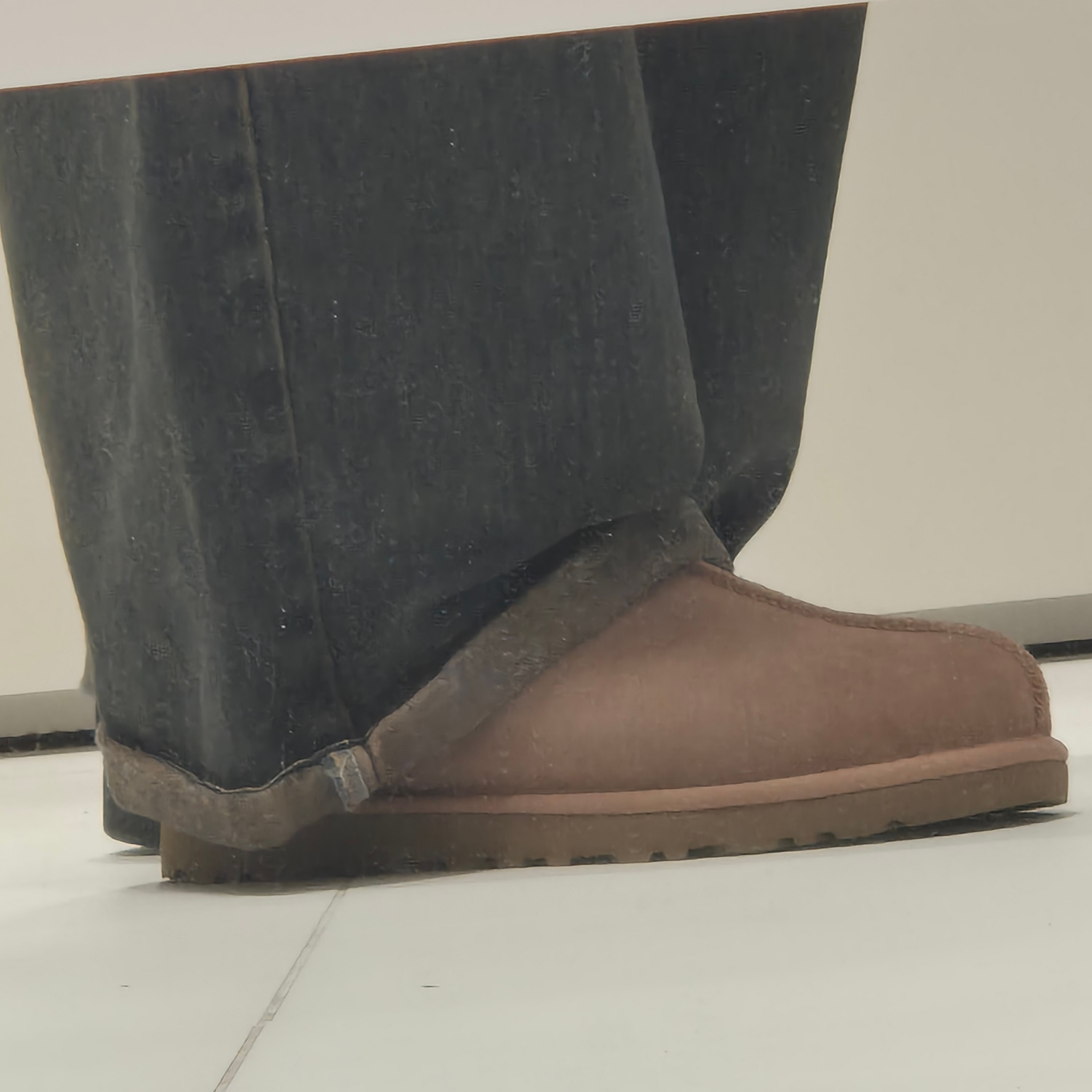 UGG Tasman Slipper Chestnut 착용 스타일 - 1
