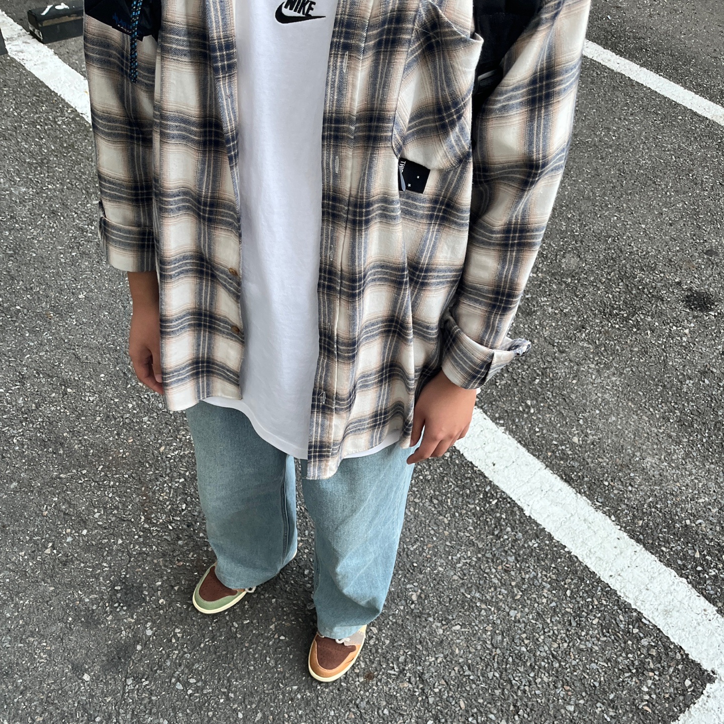 Ader Error x Eastpak Pak’r Backpack Black, Jordan 1 x Zion Williamson Retro Low OG Flax and Oil Green 착용 스타일 - 2