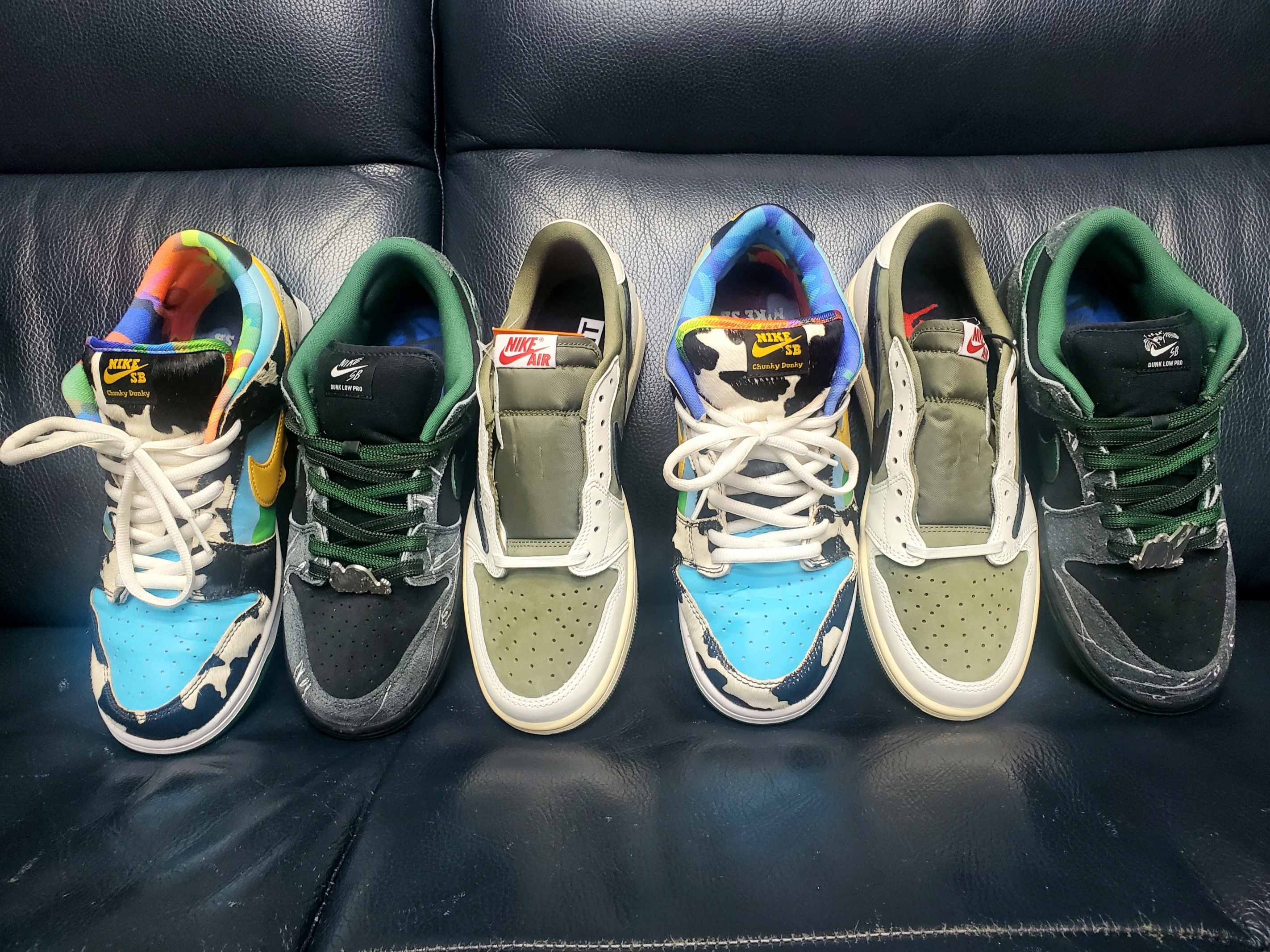 Jordan 1 x Travis Scott Retro Low OG SP Reverse Olive, Nike x There SB Dunk Low Pro Anthracite and Gorge Green 착용 스타일