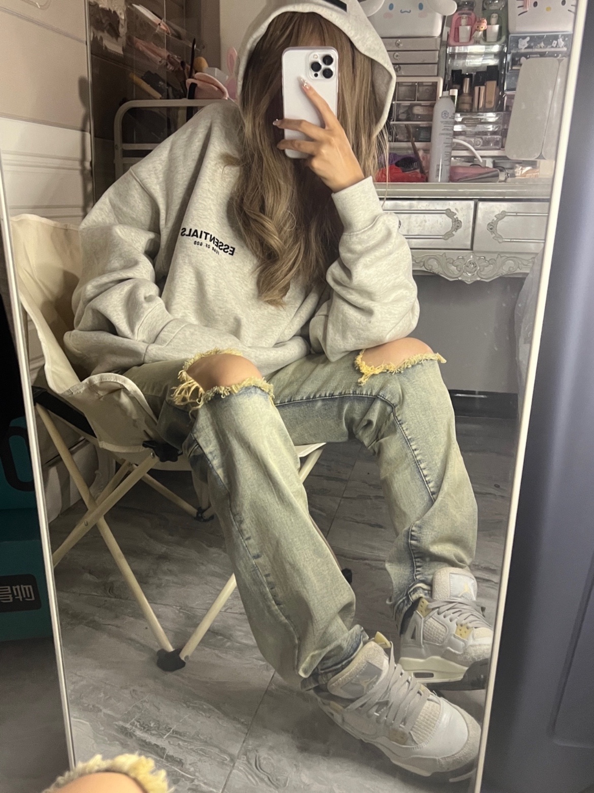 Essentials The Core Collection Hoodie Light Oatmeal 착용 스타일