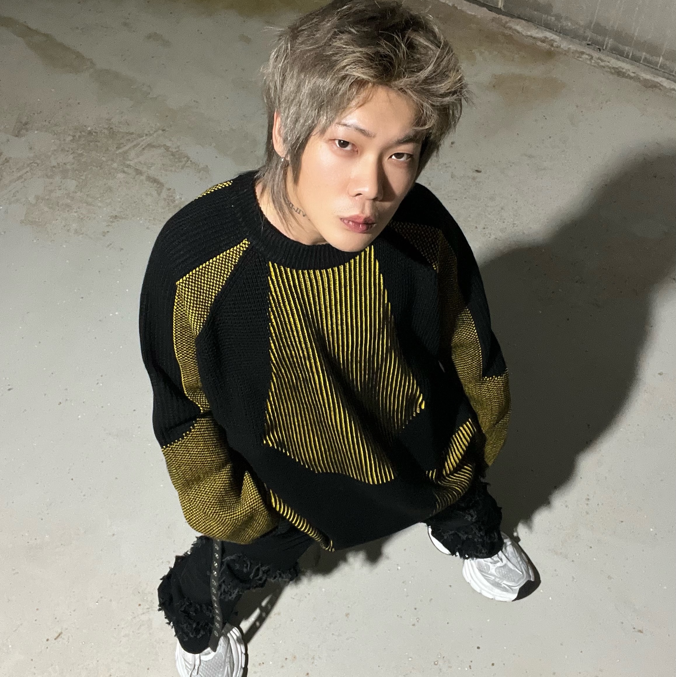 Balenciaga 10XL Sneakers White Grey Silver Black, Ajobyajo Paneled Mixed Knit Sweater Black 착용 스타일 - 2