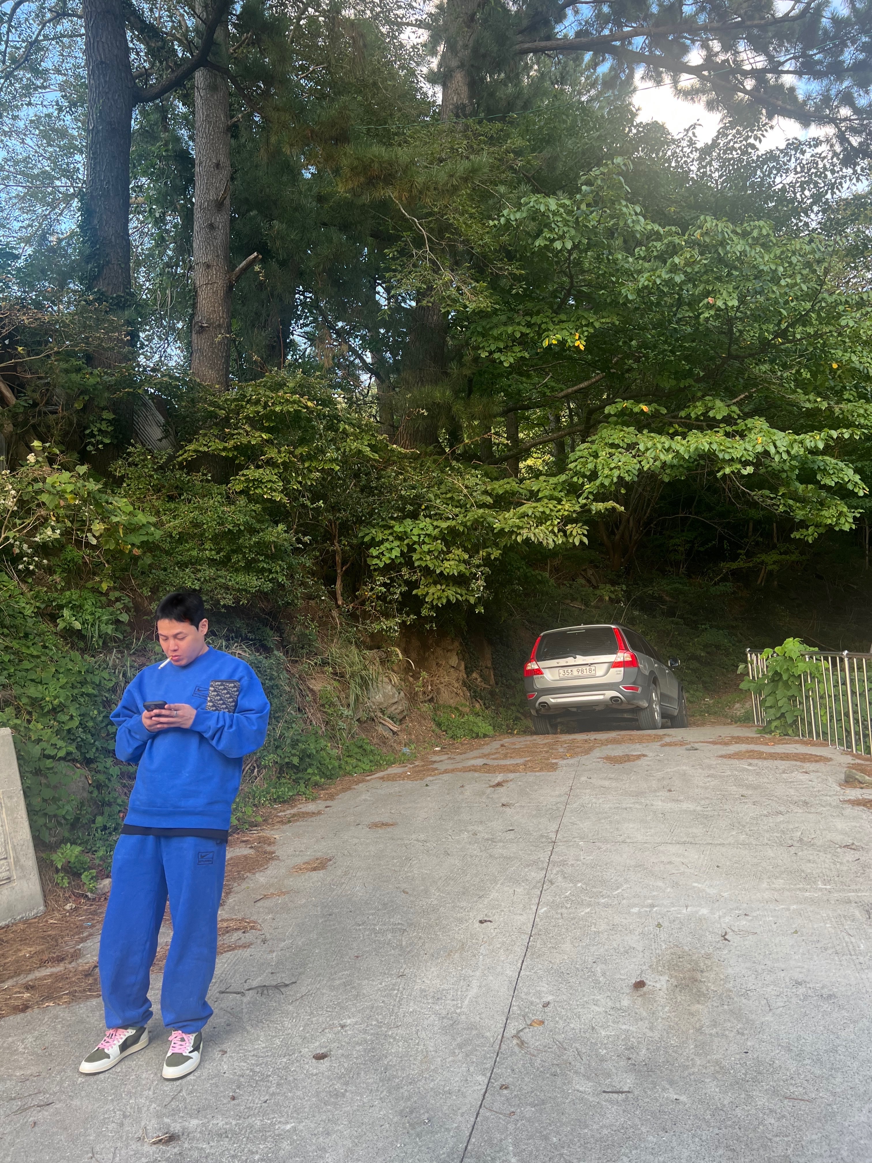 Nike x Stussy NRG Acid Washed Fleece Pants Game Royal (DR4025-480), Nike x Stussy NRG Acid Washed Crewneck Game Royal (DR4426-480) 착용 스타일