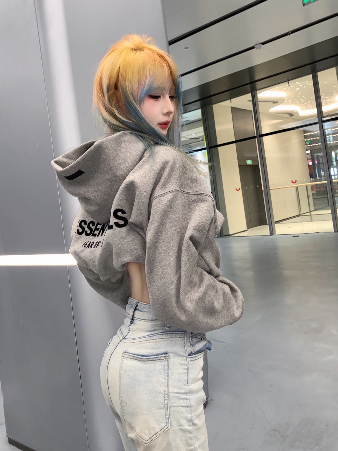 Essentials The Core Collection Hoodie Dark Oatmeal 착용 스타일