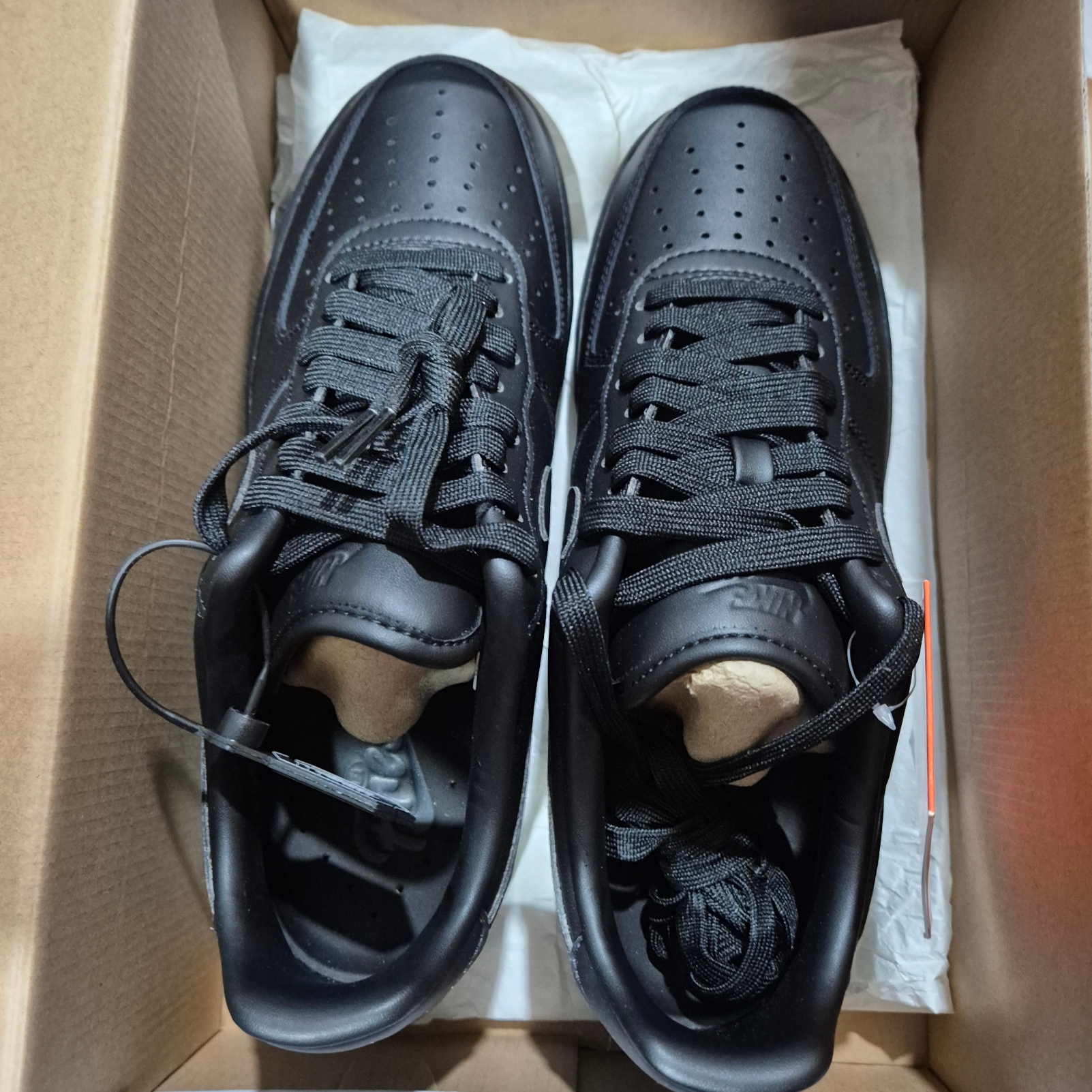 Nike Air Force 1 '07 Fresh Black 착용 스타일 - 2