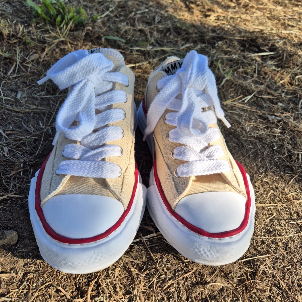 Maison Mihara Yasuhiro Peterson OG Sole Canvas Low-top Sneakers Natural 착용 스타일 - 1
