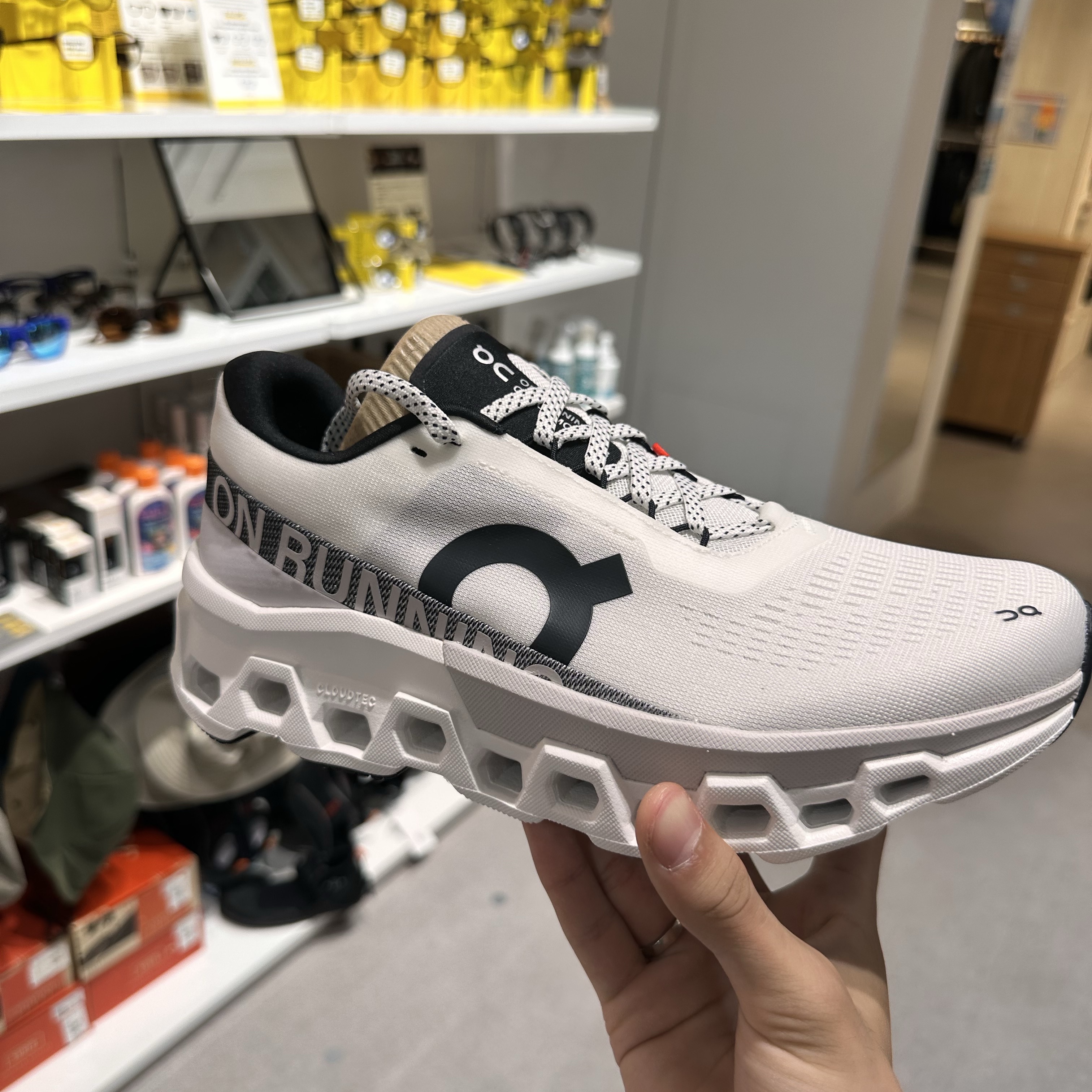 On Running Cloudmonster 2 White Frost 착용 스타일 - 1
