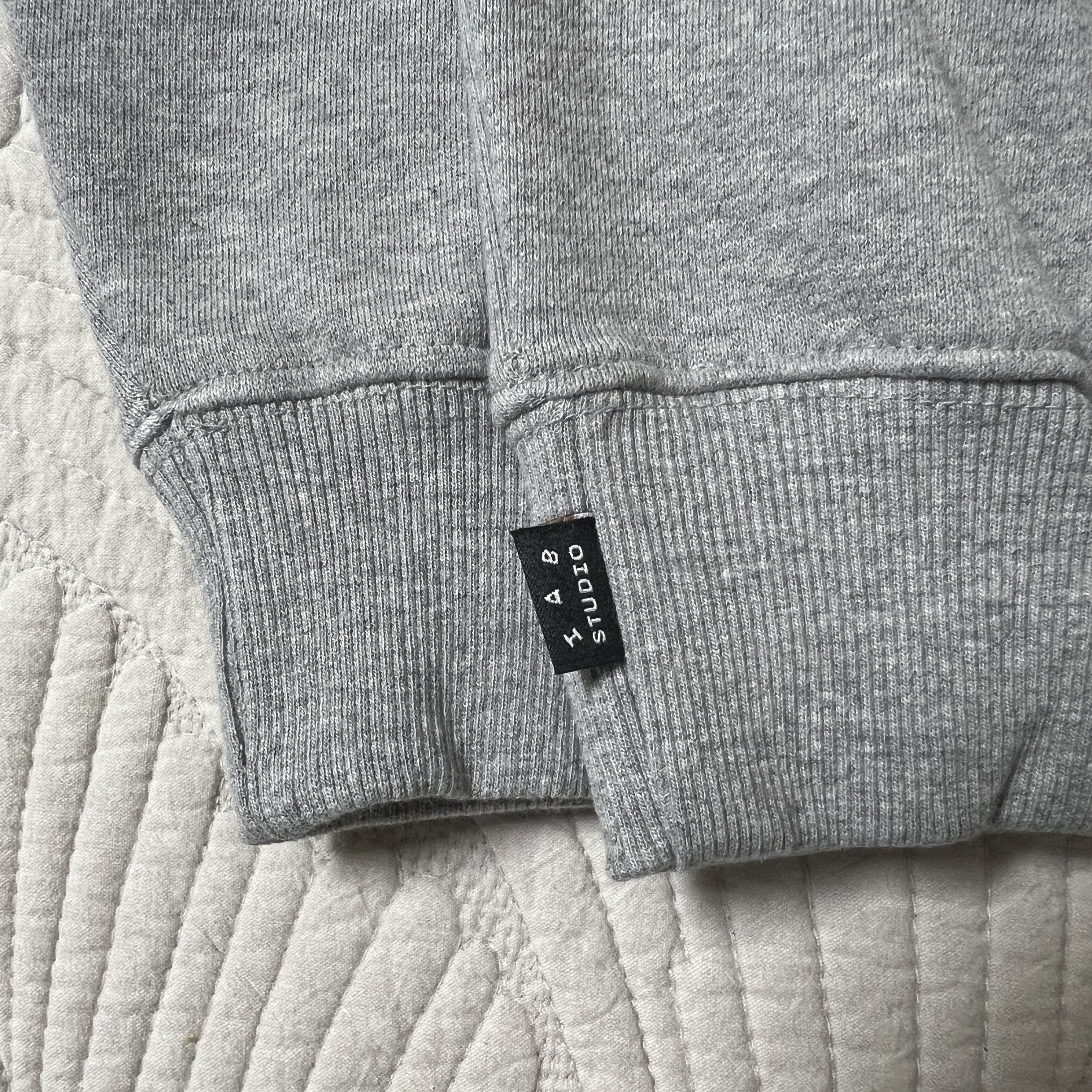 IAB Studio Embossed Sweatshirt Gray 착용 스타일 - 5