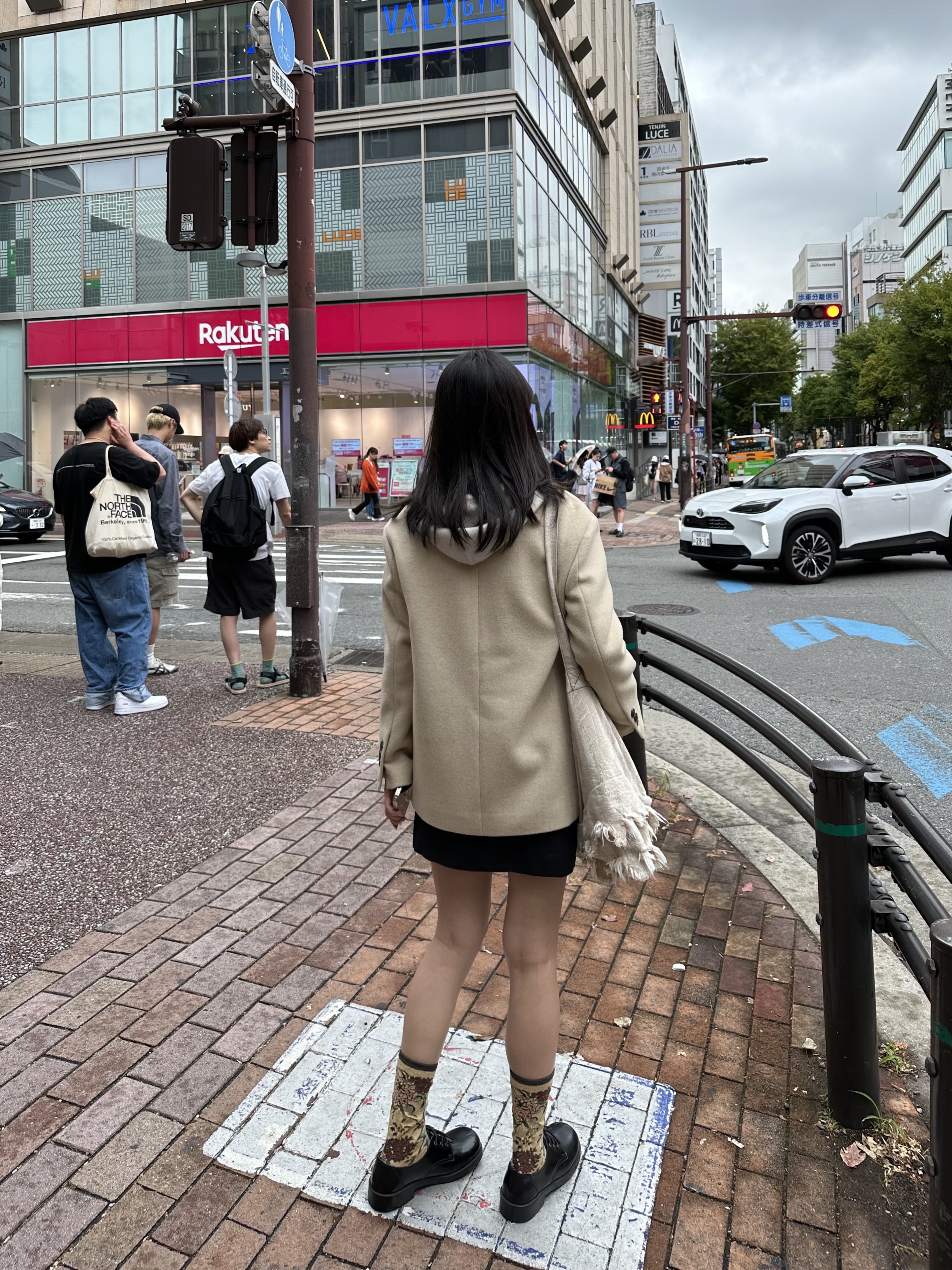 Kapital 156 Gobelin Flower See Through Socks Light Beige, Kapital 12 oz. Magpie Denim Medicine Bag Small Kinari 착용 스타일 - 1