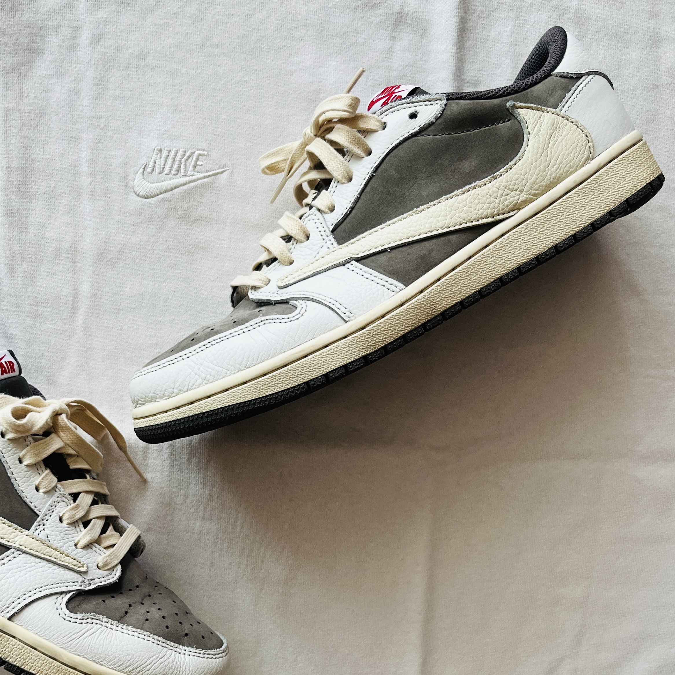 Jordan 1 x Travis Scott Retro Low OG SP Sail and Ridgerock, Supreme x Nike Denim Short Indigo - 24SS 착용 스타일 - 1