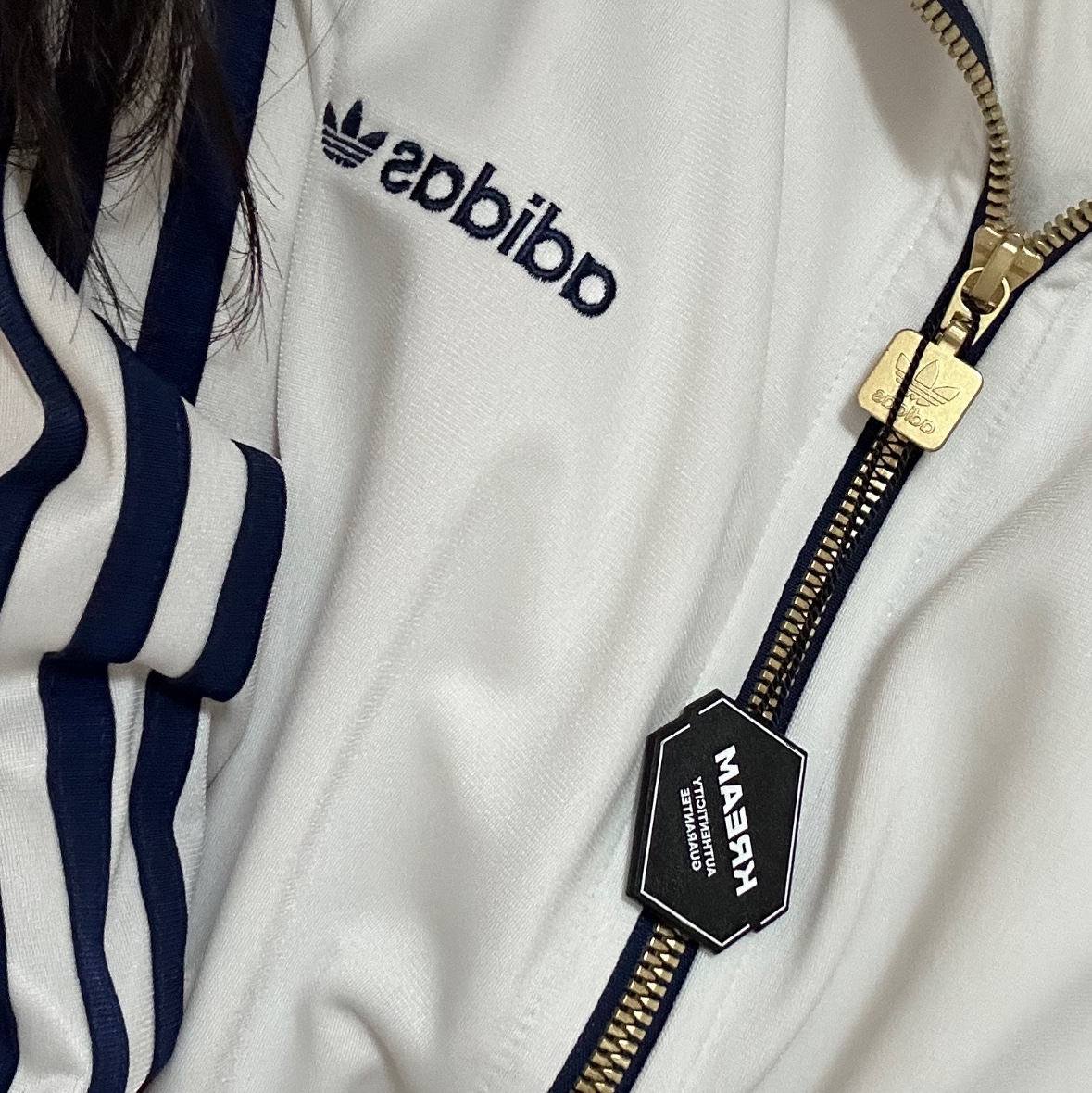 (W) Adidas Firebird Badge Track Top Cloud White - KR Sizing 착용 스타일