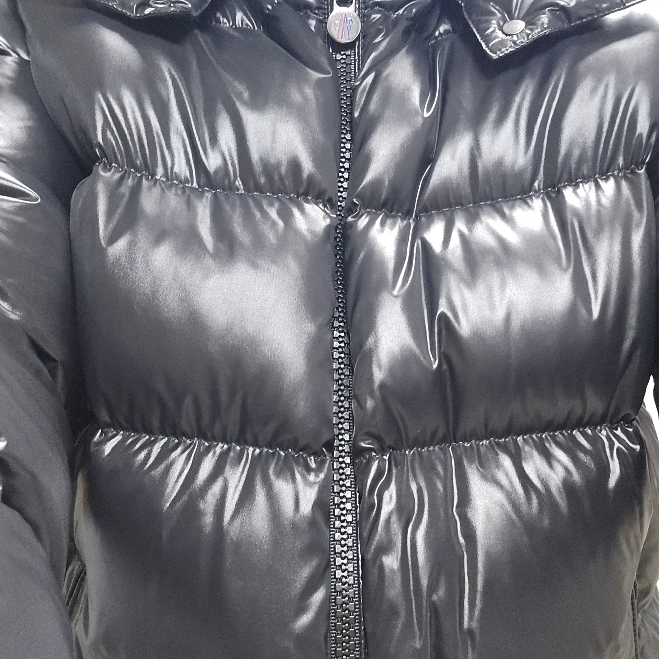 Moncler Maya Short Down Jacket Black - 24FW 착용 스타일